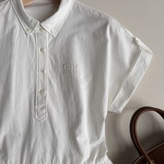 Miu Mi*🆕白色翻领收腰衬衫式连衣裙,纯净米白调自带温柔氛围感,经典翻领+半开襟门襟设计利落干练,卷 Miu Mi*🆕白色翻领收腰衬衫式连衣裙,纯净米白调自带温柔氛围感,经典翻领+半开襟门襟设计利落干练,卷