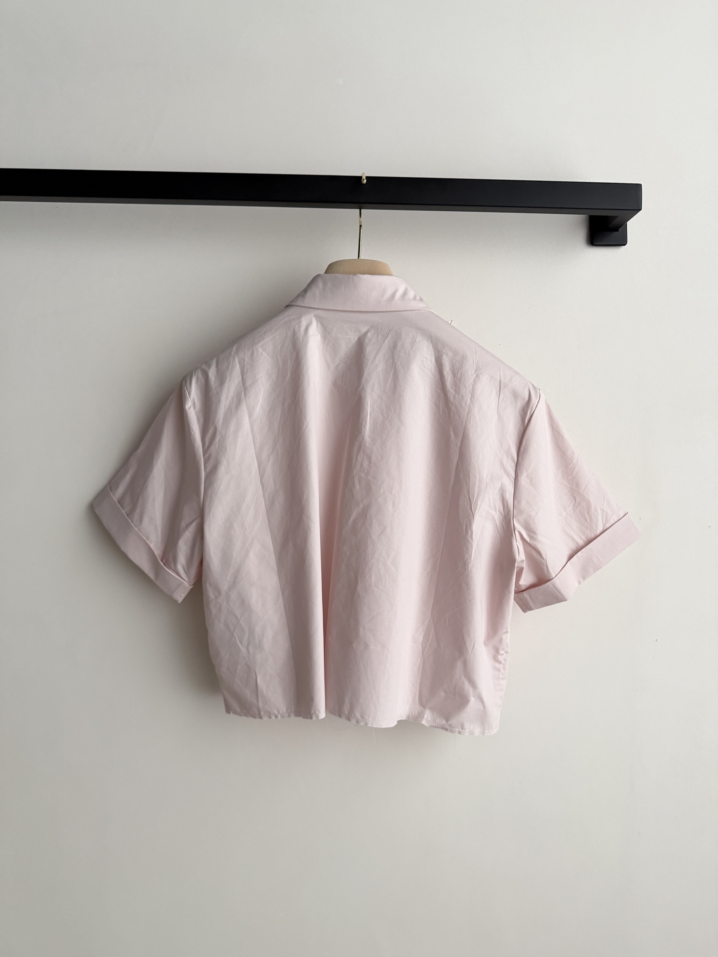 Miu Mi*🆕Blooming系列荷叶边短袖衬衫，选用高支府绸，轻薄透气，夏天穿超舒服！前襟荷叶边+木