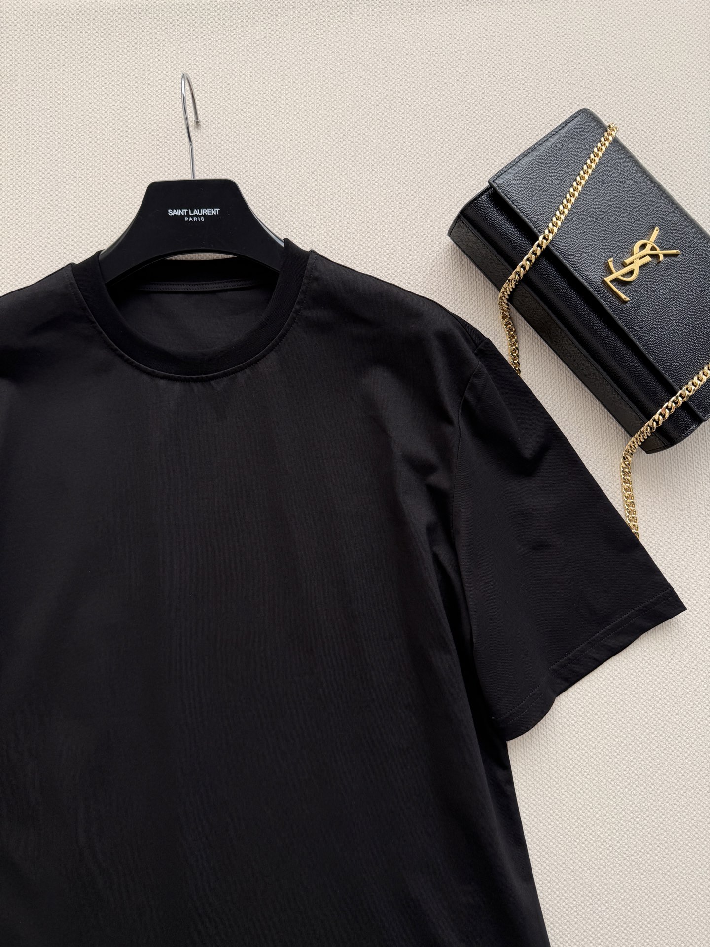 SaintLauren*🆕限定T恤，背后印有“SAINT LAURENT SANLITUN Paris”