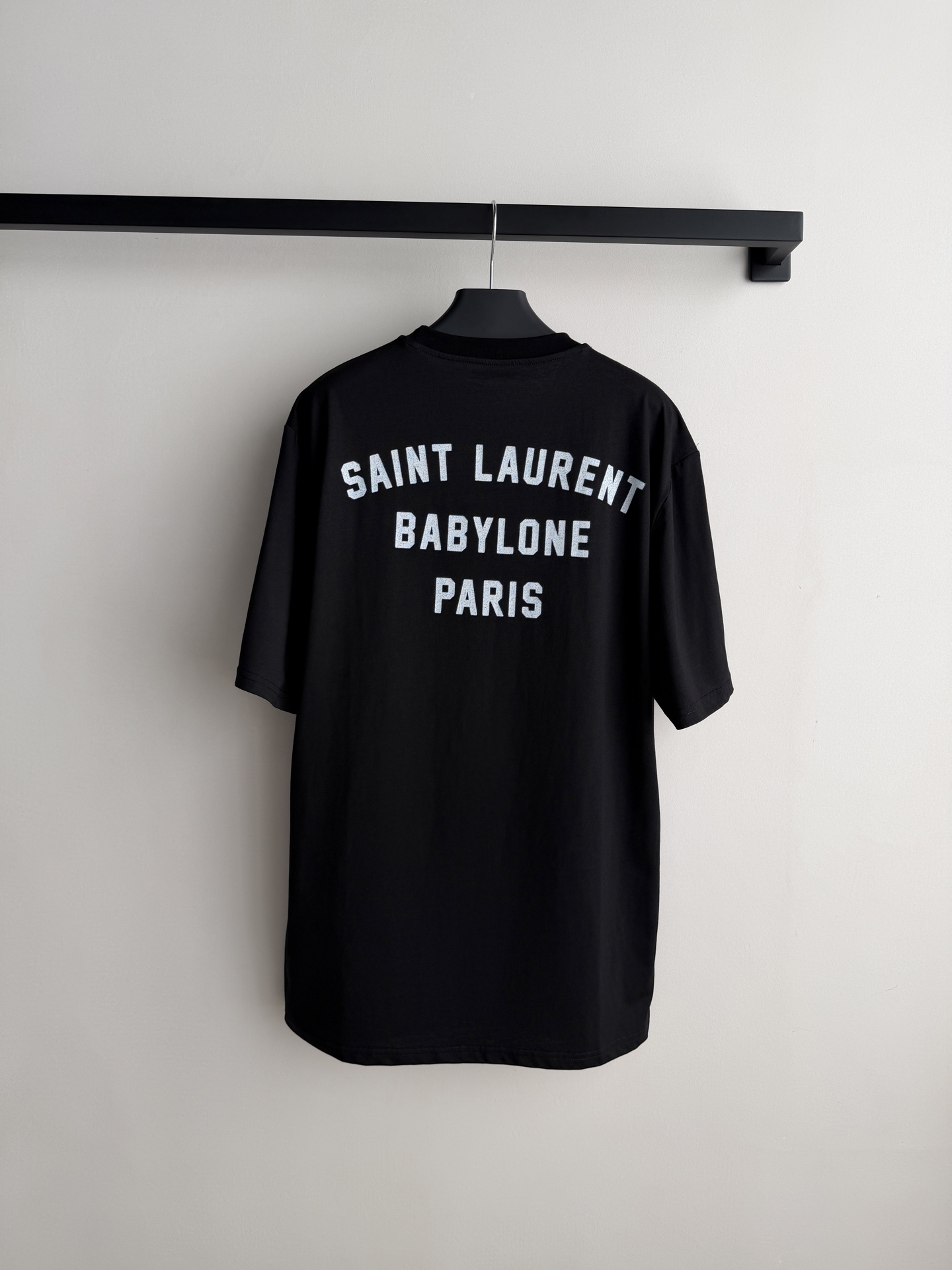 SaintLauren*🆕限定T恤，背后印有“SAINT LAURENT SANLITUN Paris”