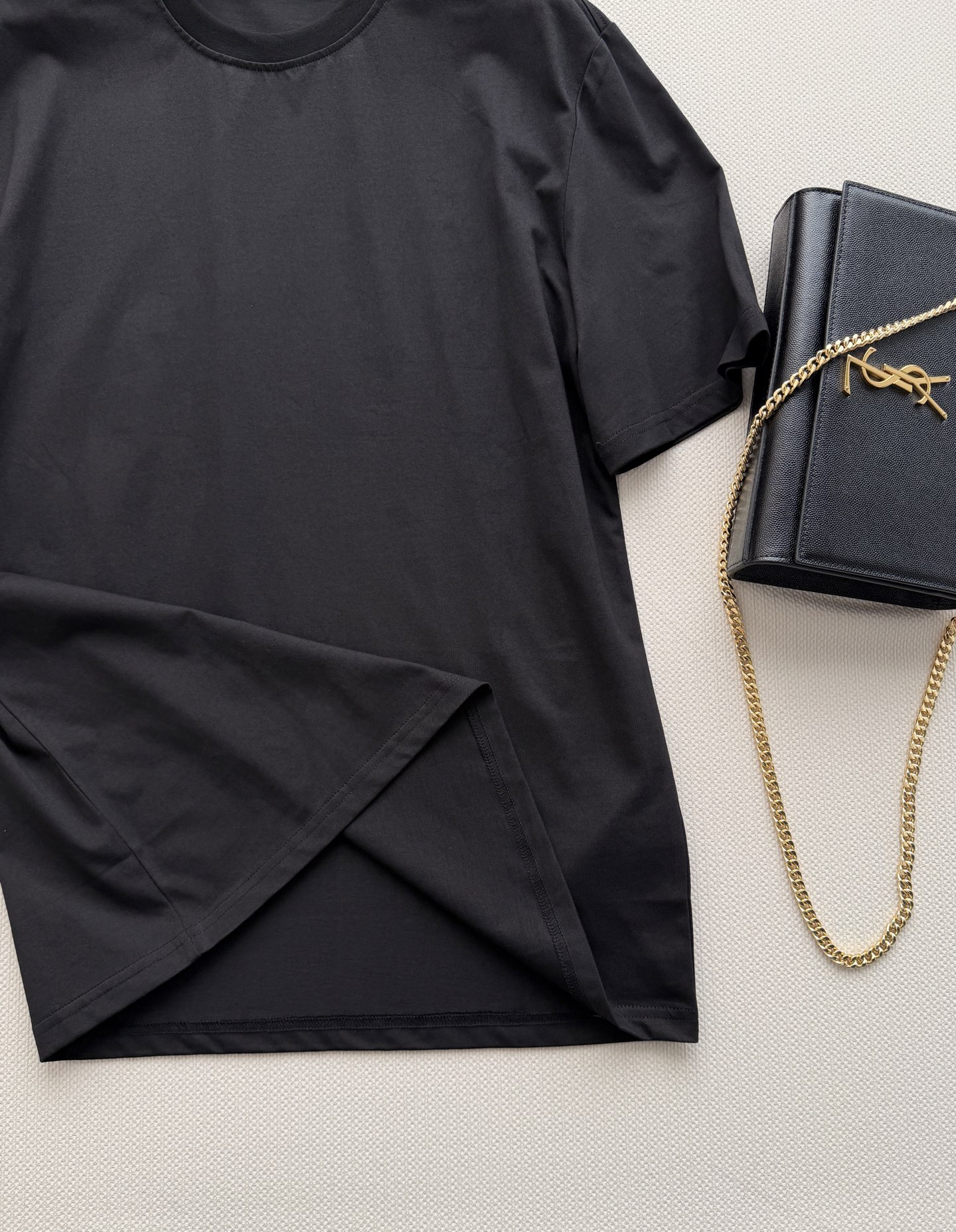 SaintLauren*🆕限定T恤，背后印有“SAINT LAURENT SANLITUN Paris”
