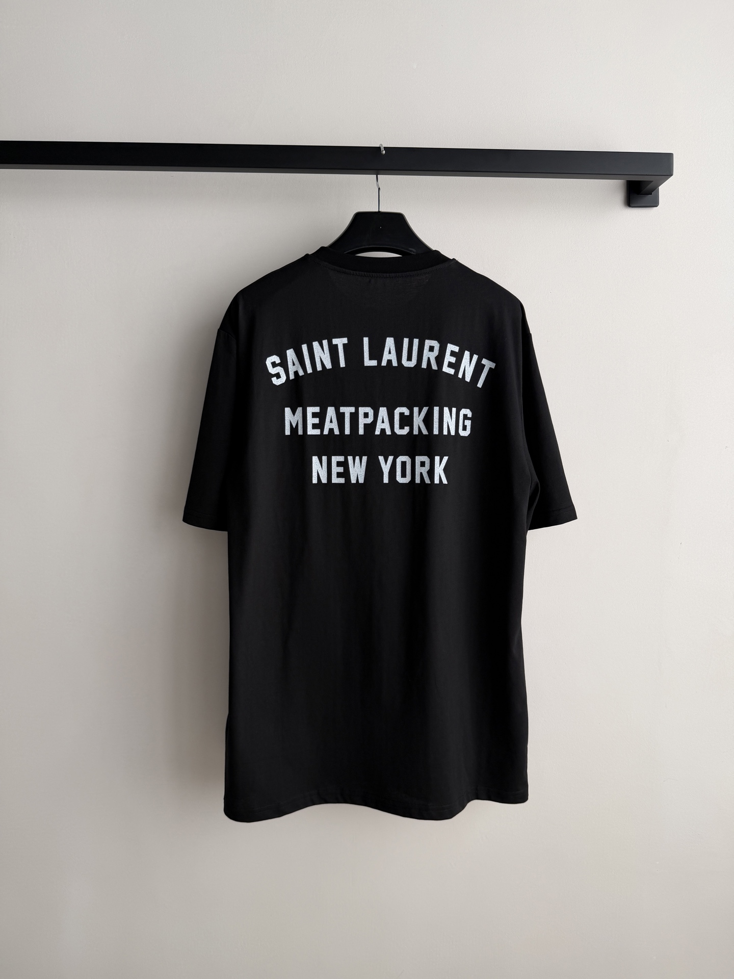 SaintLauren*🆕限定T恤，背后印有“SAINT LAURENT SANLITUN NEW YO