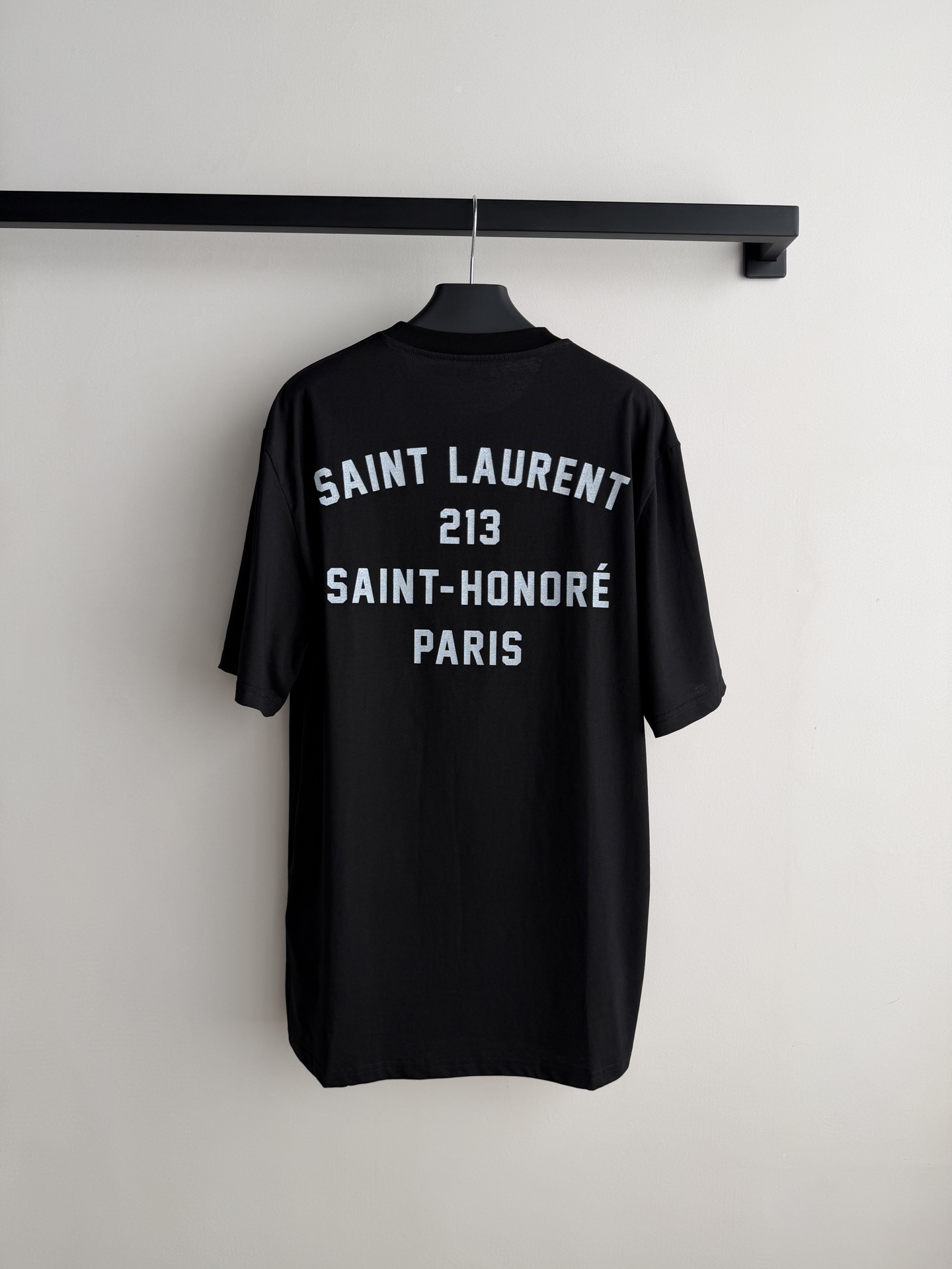 SaintLauren*🆕限定T恤，背后印有“SAINT LAURENT SANLITUN Paris”