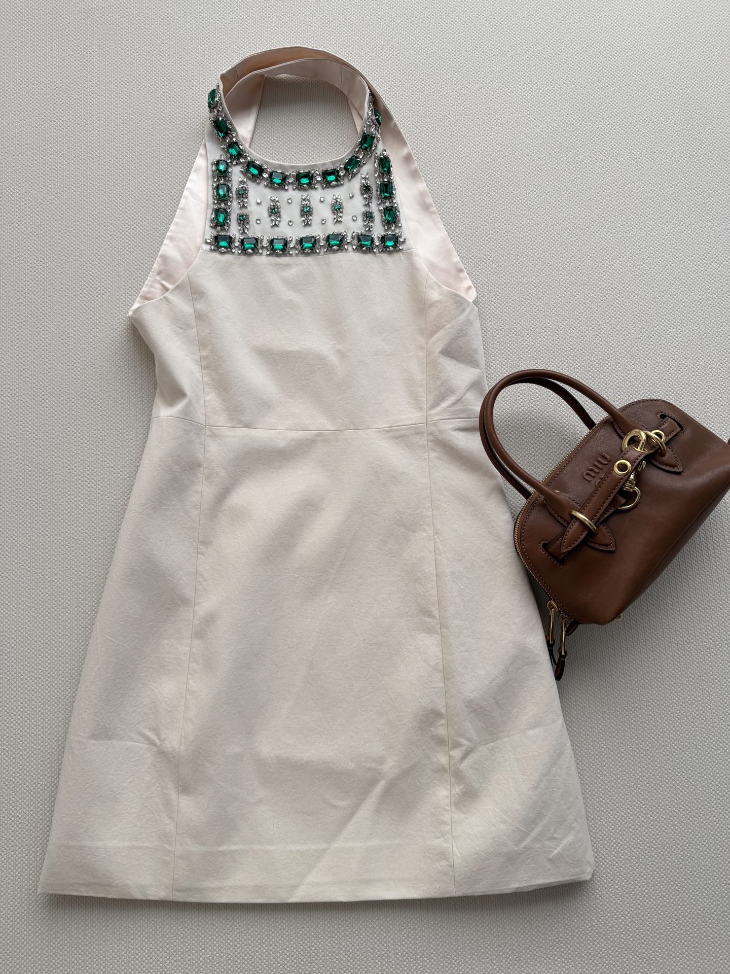 𝐌𝐢𝐮𝐌𝐢*🆕26new🪄高级手工坊系列💎全手工订钻装饰私服连衣裙💚💚💎领口全手工订钻工艺将祖母绿宝石与