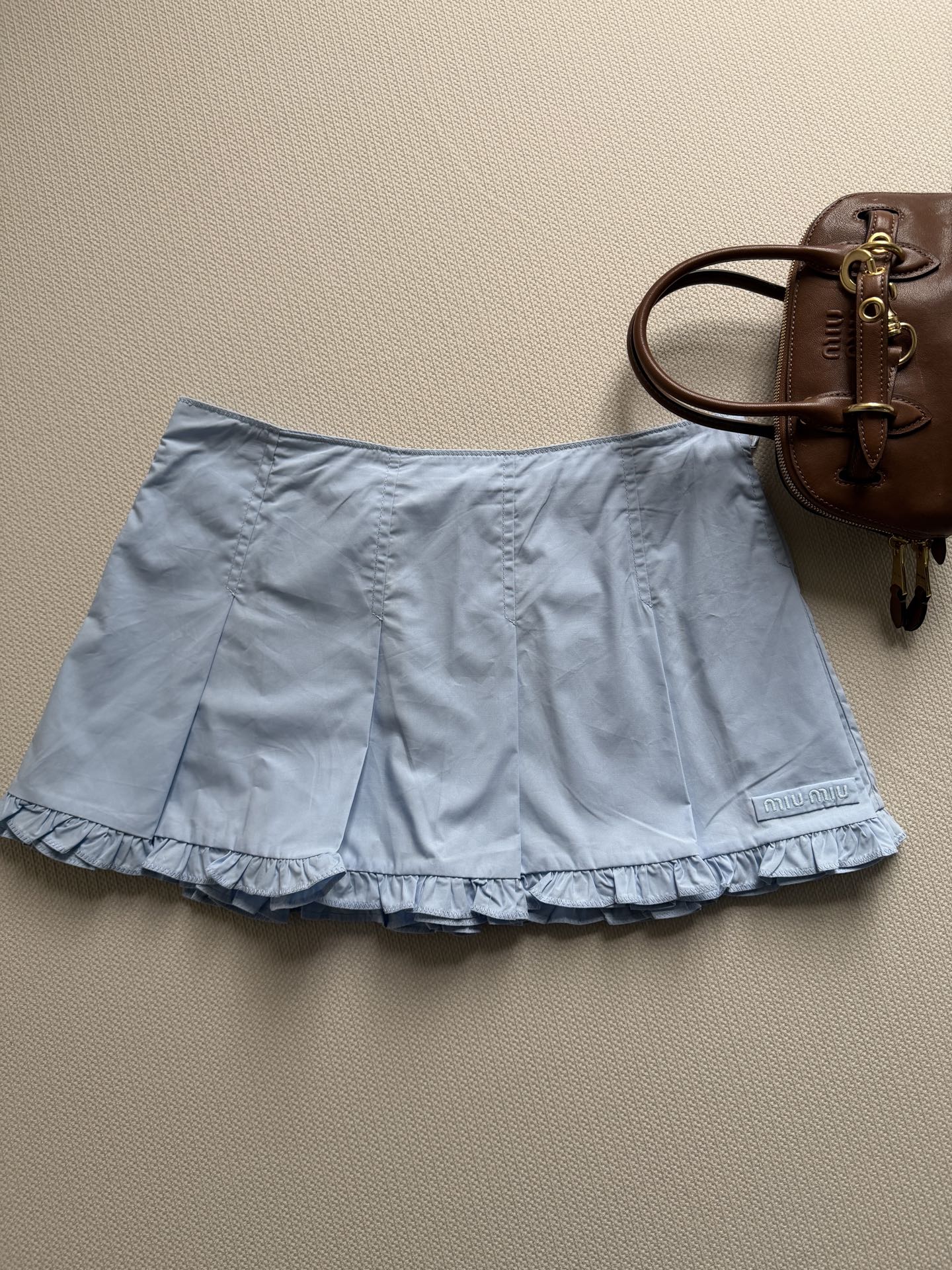 Miu Mi*🆕这款荷叶边百褶裙，府绸棉材质轻盈透气，春夏穿超舒服！高腰+A字版型，显瘦又拉长腿部比例✨