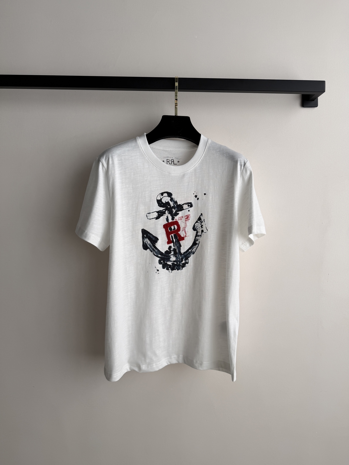 拉夫劳伦复古航海T：品牌新款，藏在单品里的航海梦，是复古玩家的浪漫。水墨质感的船锚印花，做旧质感自带复古