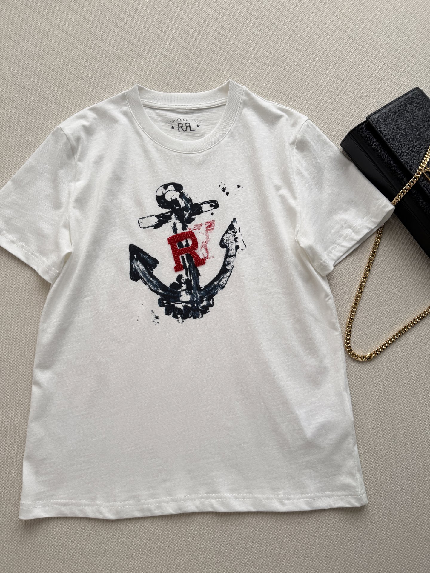 拉夫劳伦复古航海T：品牌新款，藏在单品里的航海梦，是复古玩家的浪漫。水墨质感的船锚印花，做旧质感自带复古
