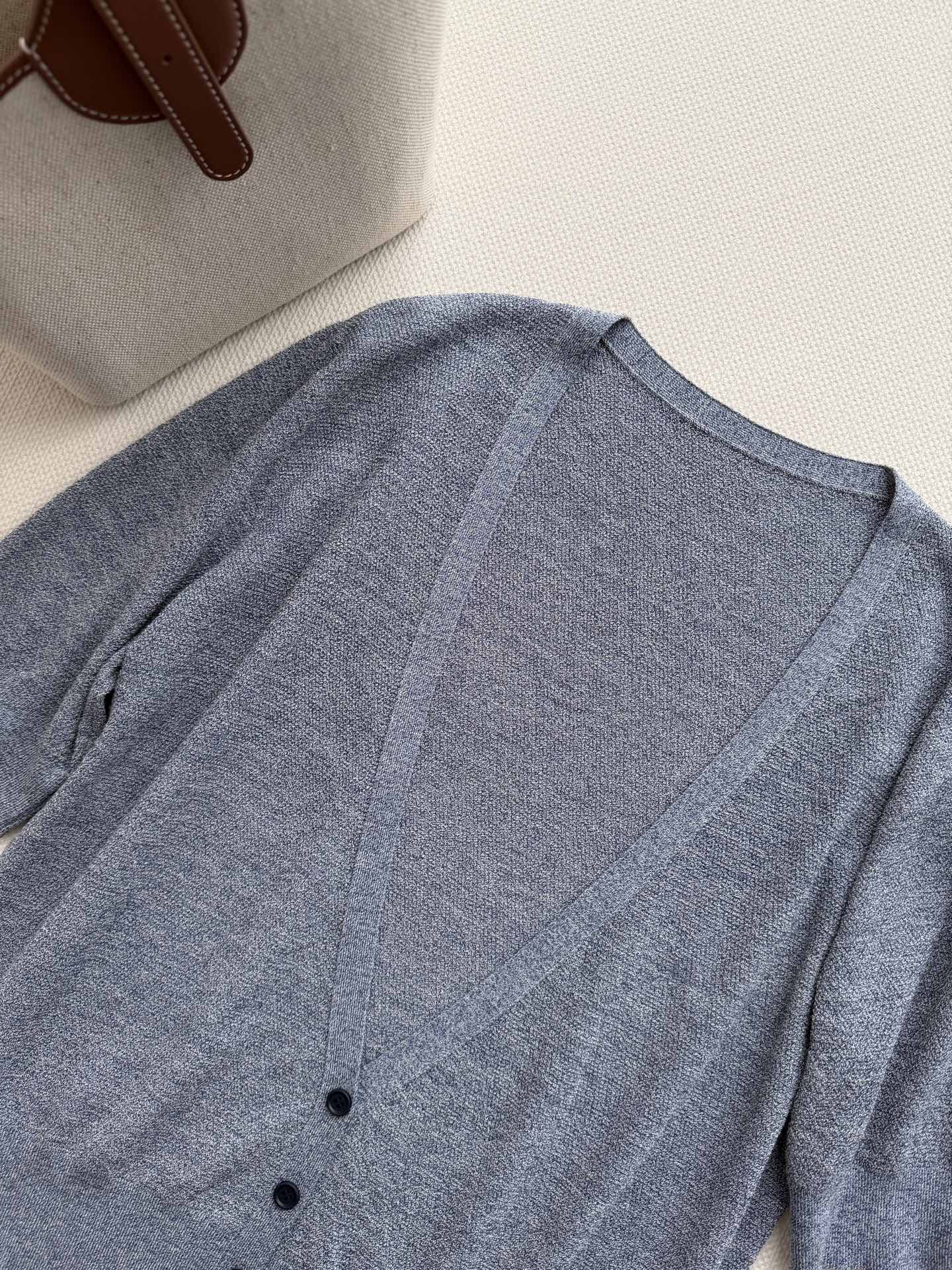LoroPiana🆕26新品采用原版一比一订纺纱线，72支精纺高支，超细的高档羊毛纱线，属于是非常特殊的