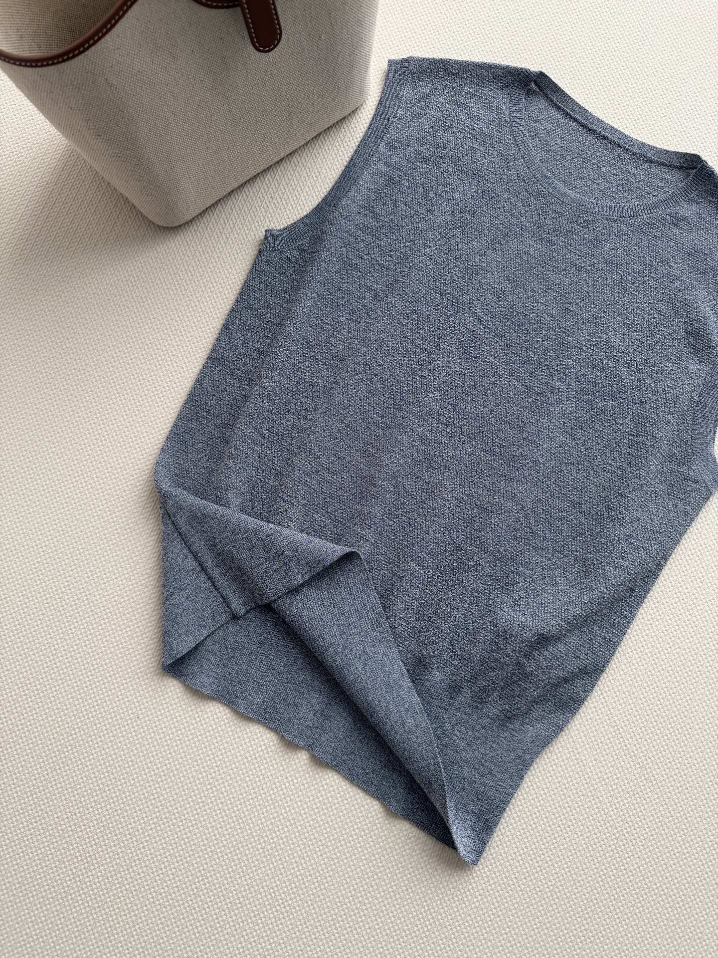 LoroPiana🆕26新品采用原版一比一订纺纱线，72支精纺高支，超细的高档羊毛纱线，属于是非常特殊的
