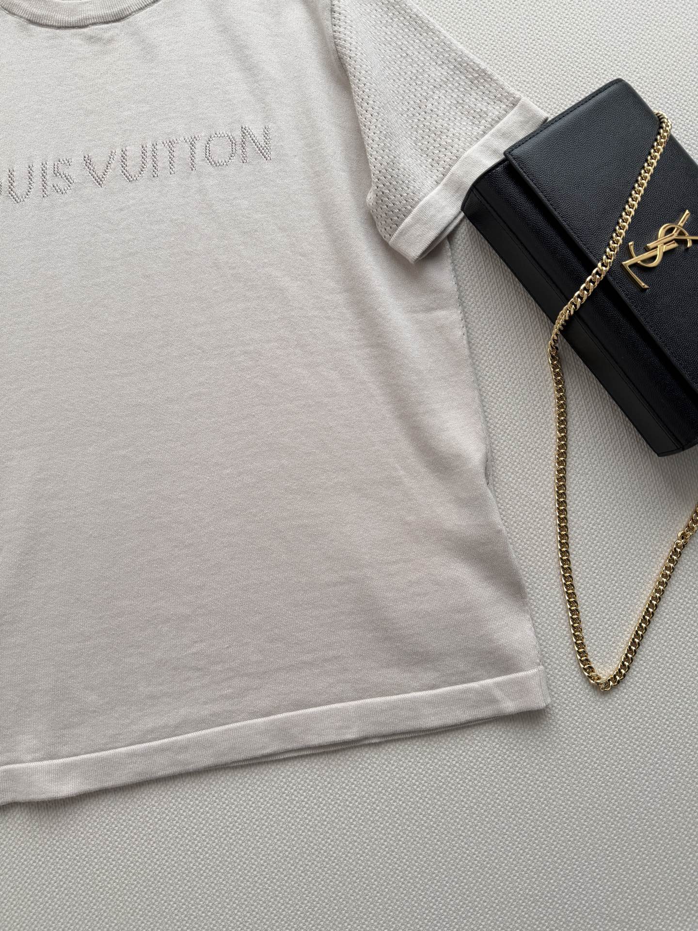 LouisVuitto*🆕短袖T恤，简约低调设计，胸前Logo刺绣超有辨识度！针织面料柔软透气，夏天穿超