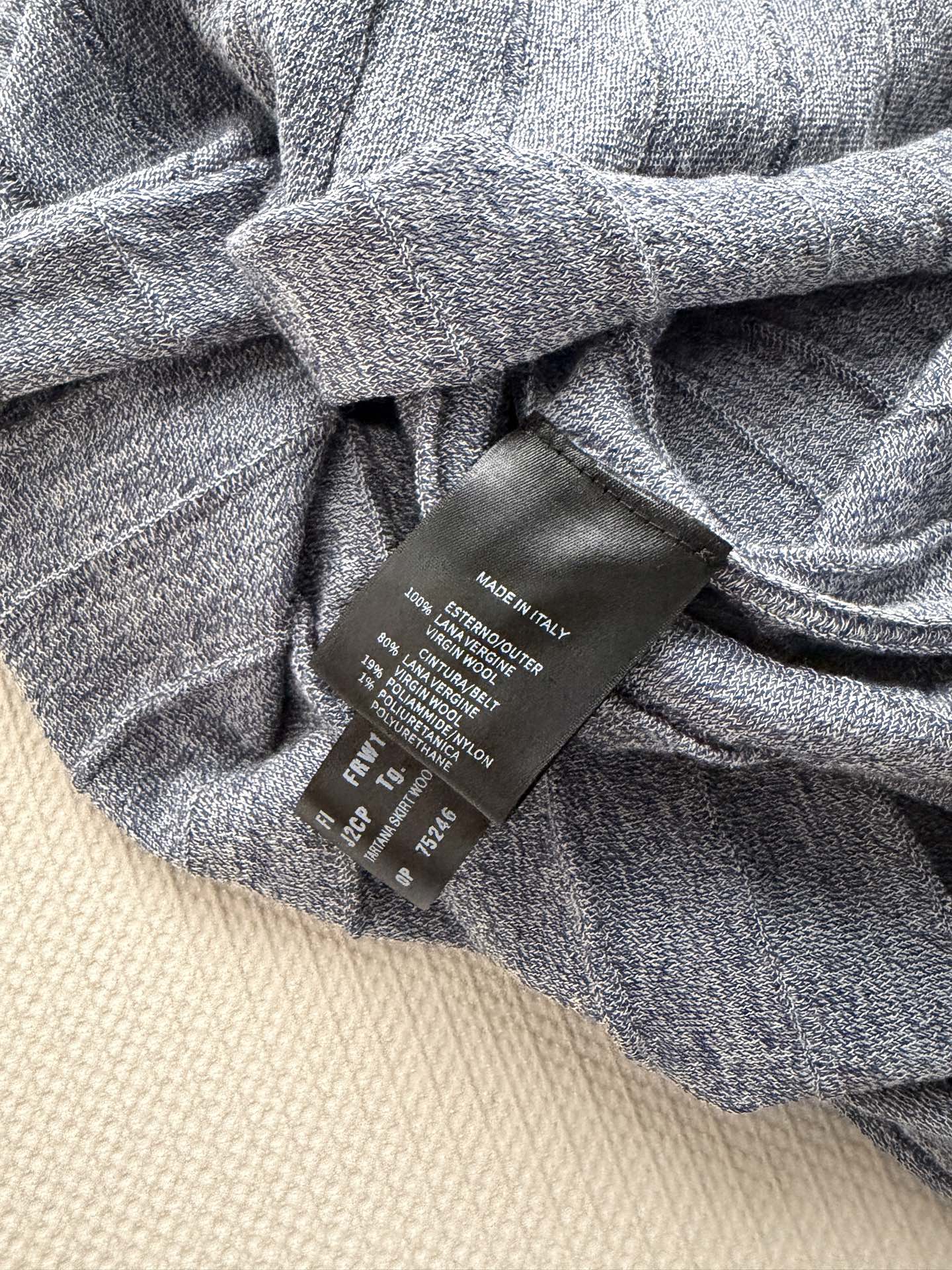 LoroPiana🆕26新品采用原版一比一订纺纱线，72支精纺高支，超细的高档羊毛纱线，属于是非常特殊的