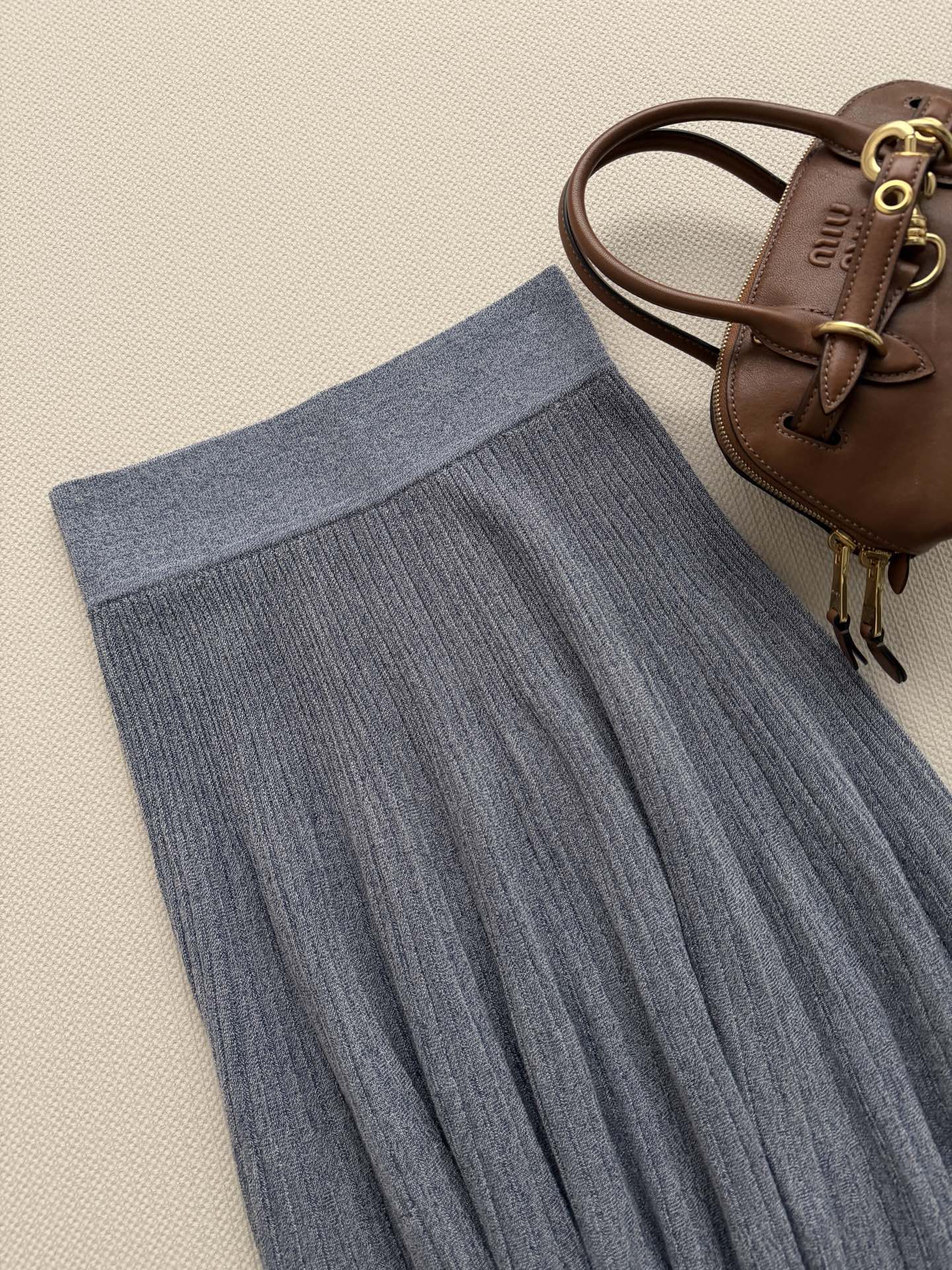 LoroPiana🆕26新品采用原版一比一订纺纱线，72支精纺高支，超细的高档羊毛纱线，属于是非常特殊的