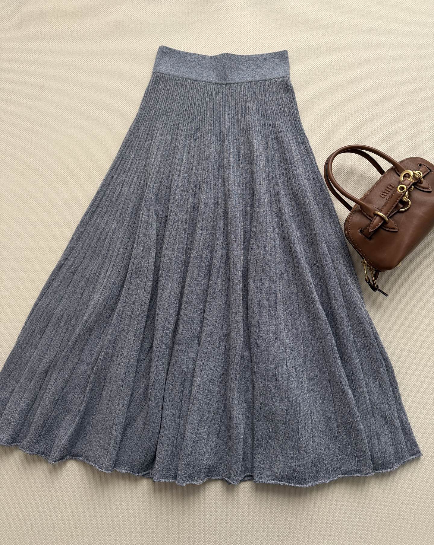 LoroPiana🆕26新品采用原版一比一订纺纱线，72支精纺高支，超细的高档羊毛纱线，属于是非常特殊的
