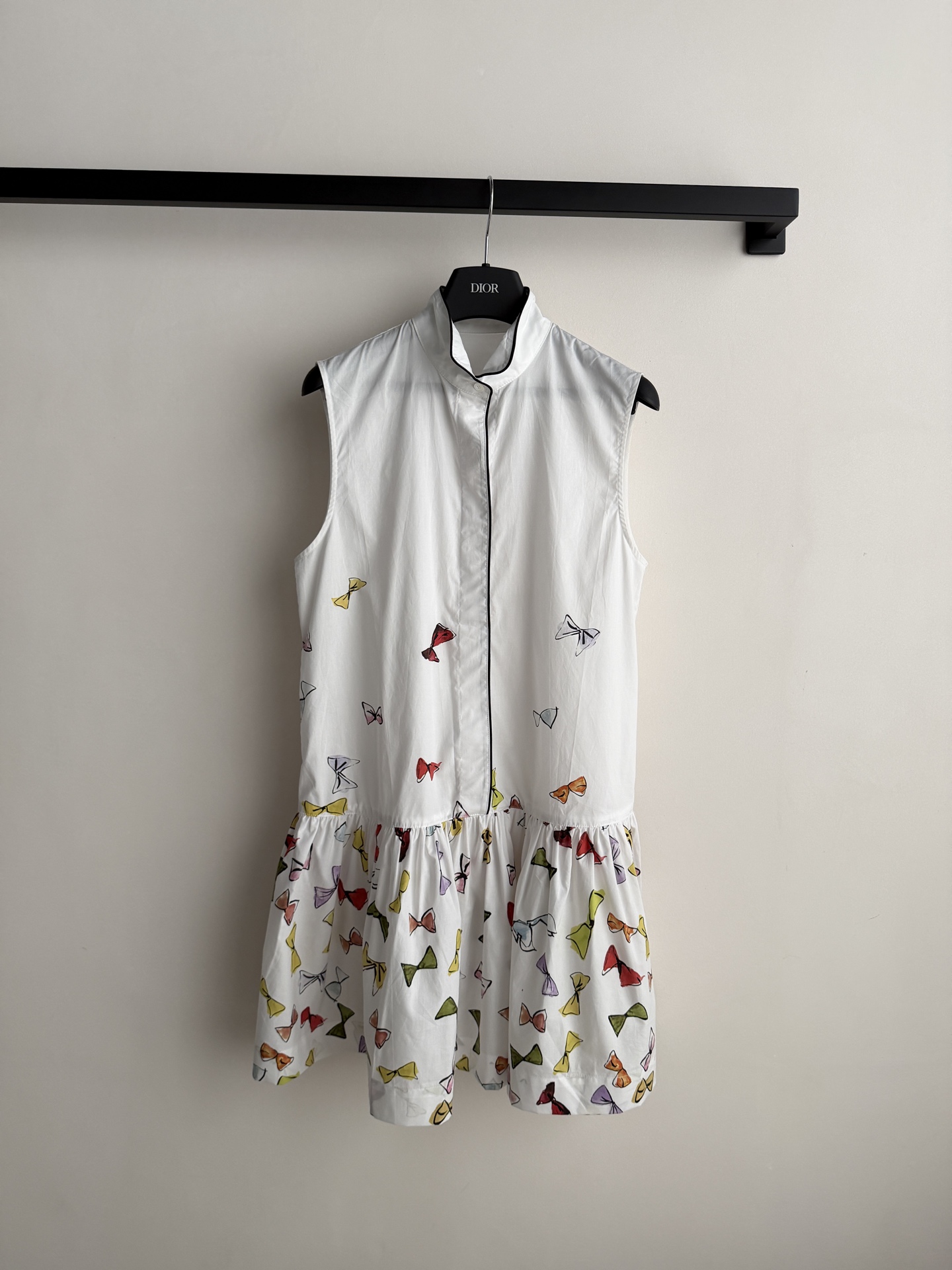 𝐃𝐢𝐨*🆕26new🪄彩色蝴蝶结印花背心裙💐🌈🦋白色底配彩色蝴蝶图案，清新优雅超有春夏氛围感！小立领背心