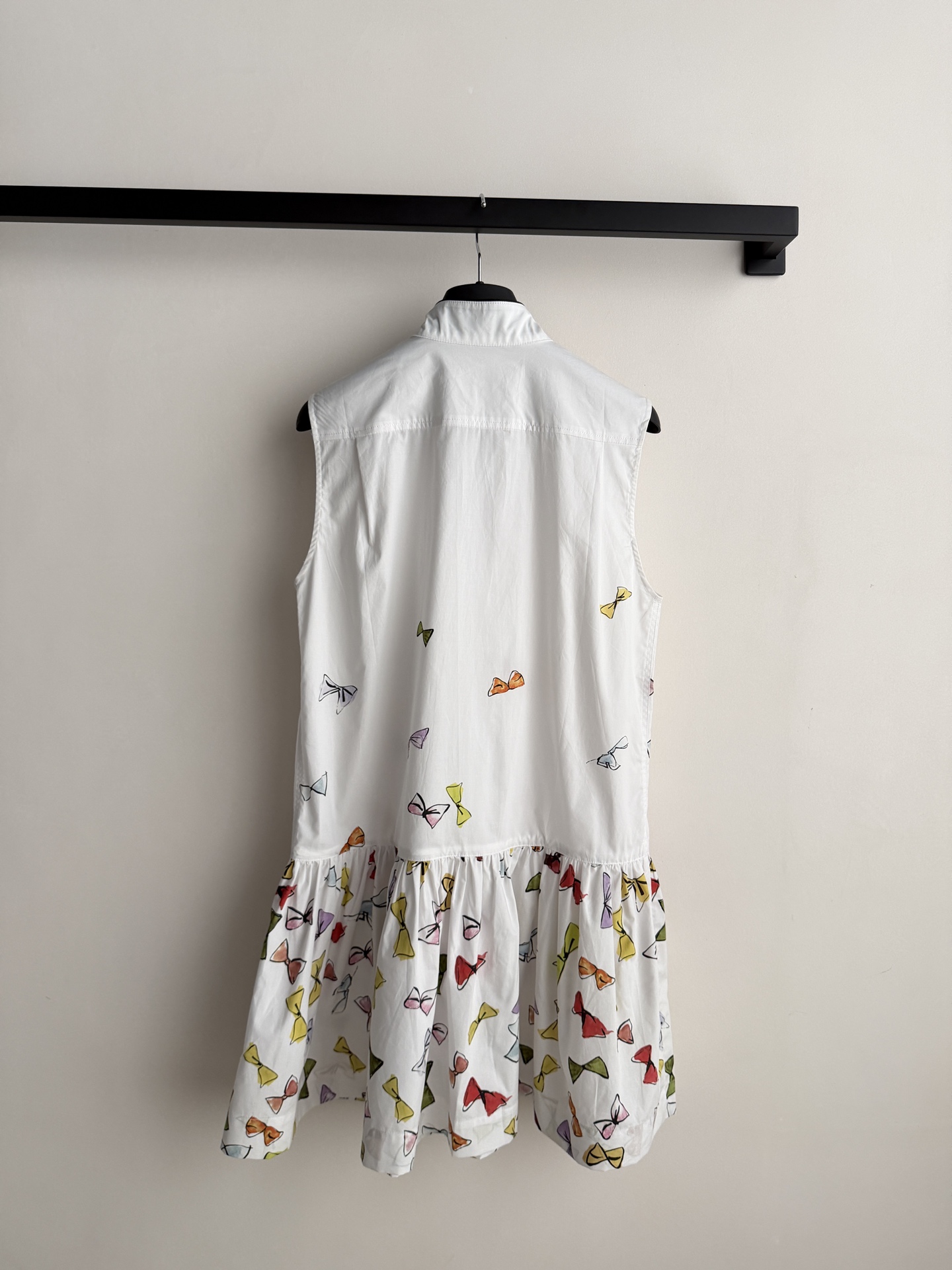 𝐃𝐢𝐨*🆕26new🪄彩色蝴蝶结印花背心裙💐🌈🦋白色底配彩色蝴蝶图案，清新优雅超有春夏氛围感！小立领背心