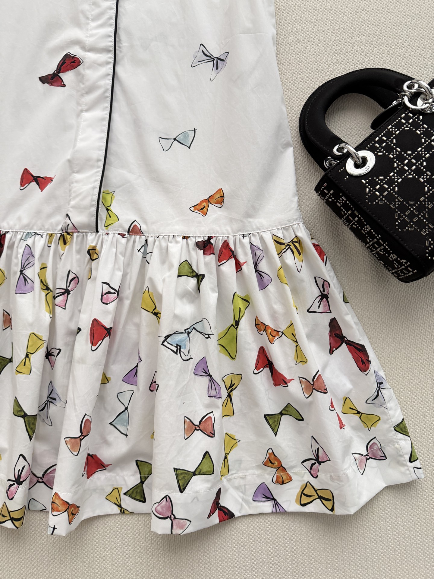 𝐃𝐢𝐨*🆕26new🪄彩色蝴蝶结印花背心裙💐🌈🦋白色底配彩色蝴蝶图案，清新优雅超有春夏氛围感！小立领背心