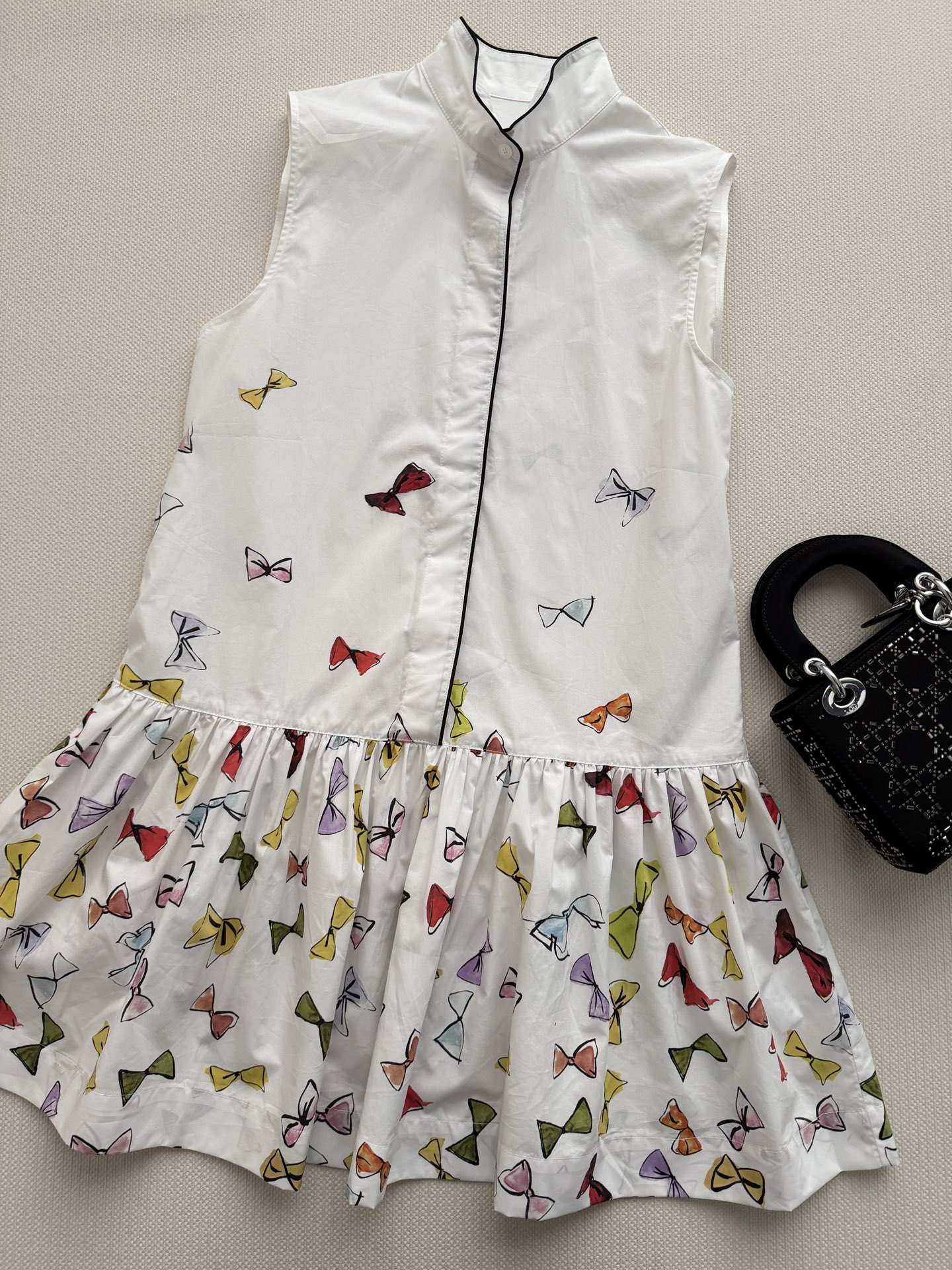 𝐃𝐢𝐨*🆕26new🪄彩色蝴蝶结印花背心裙💐🌈🦋白色底配彩色蝴蝶图案，清新优雅超有春夏氛围感！小立领背心