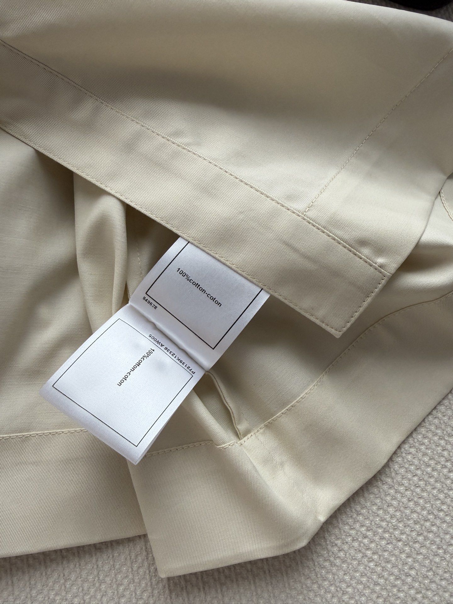 Chane*🆕新款连衣裙👗这款短袖连衣裙，简约大方，轻薄透气面料超适合夏天！小圆领+正面纽扣，细节感满满