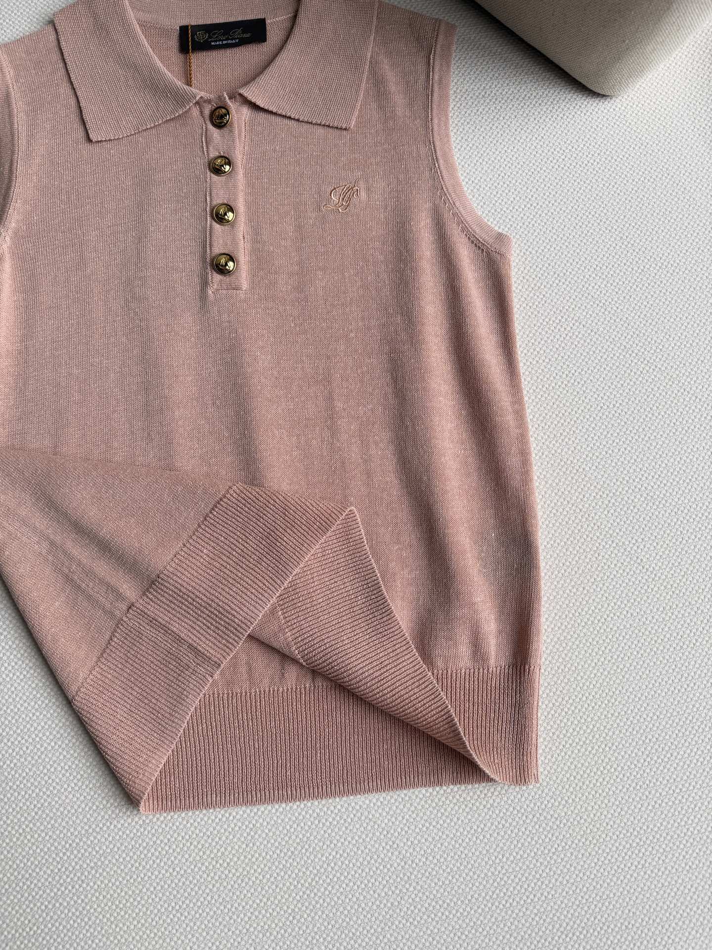 LoroPiana🆕新款，针织背心2⃣️色ＳＭＬ.