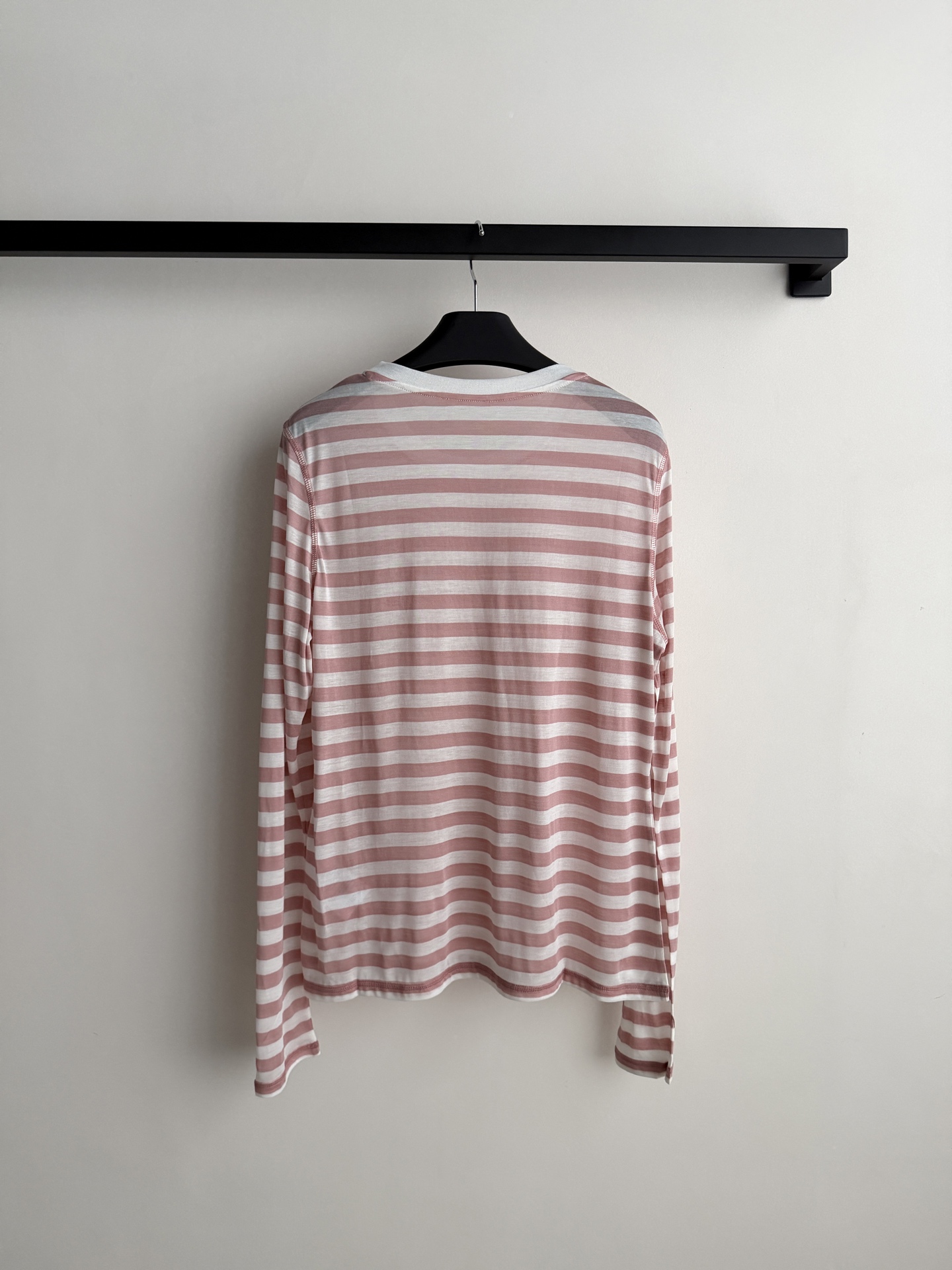 SaintLauren*🆕新款，夏日空调房必备，天丝面料，清爽舒适2⃣️色ＳＭＬ.