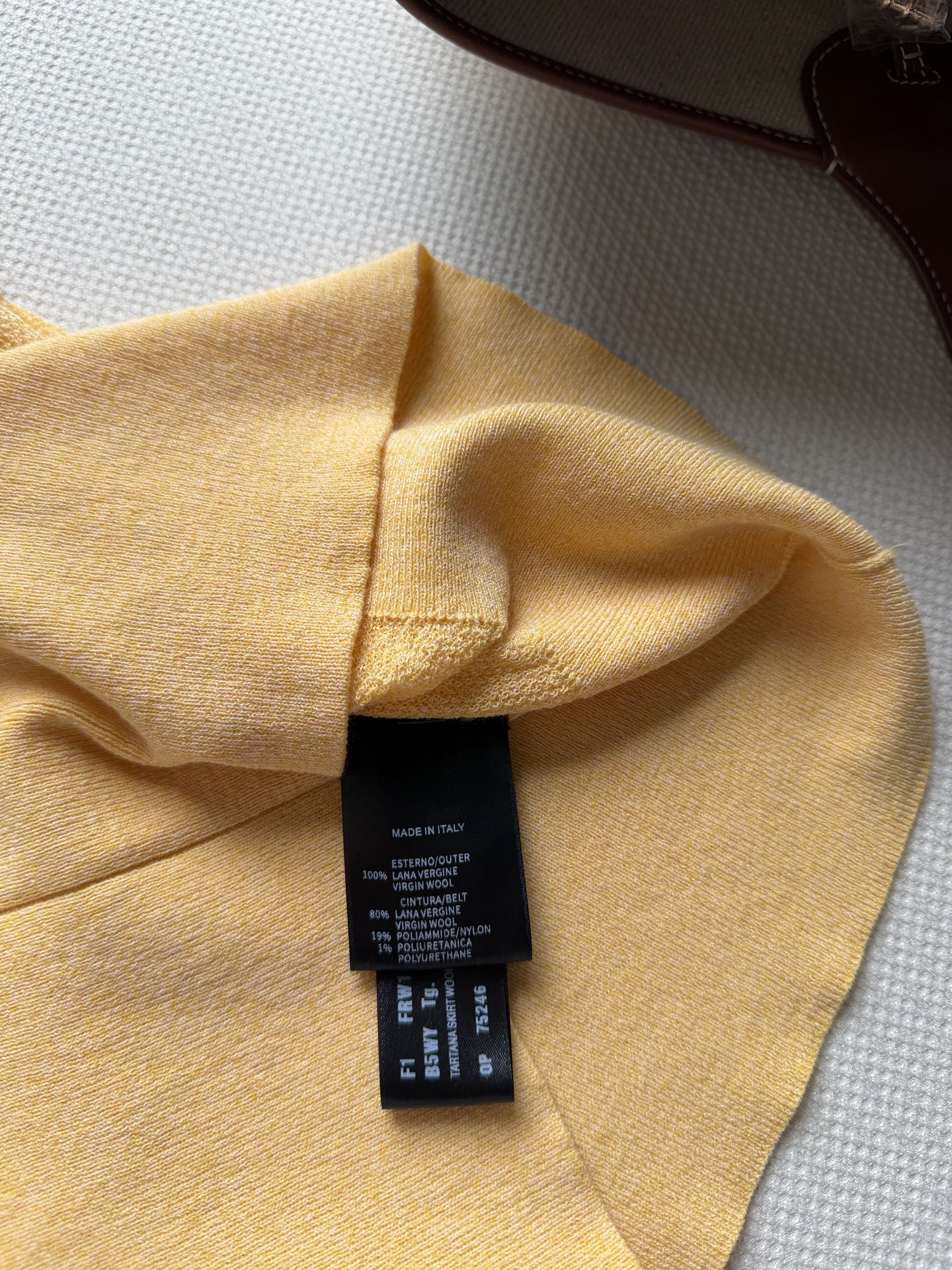 LoroPiana🆕26新品采用原版一比一订纺纱线，72支精纺高支，超细的高档羊毛纱线，属于是非常特殊的