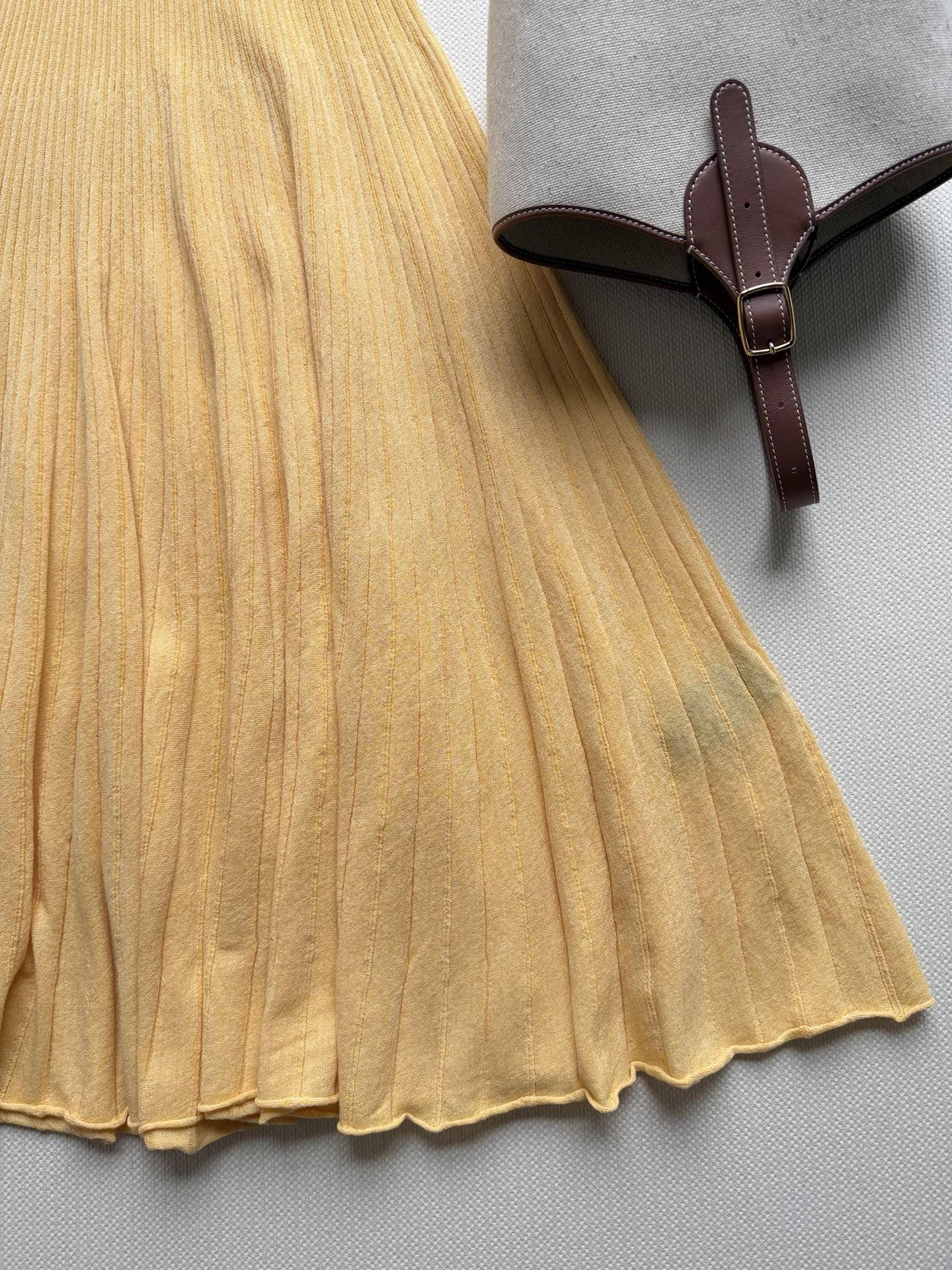 LoroPiana🆕26新品采用原版一比一订纺纱线，72支精纺高支，超细的高档羊毛纱线，属于是非常特殊的