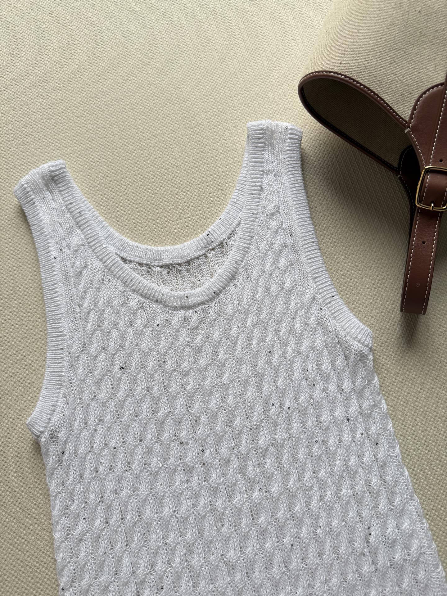 Brunello Cucinelli 🆕94%亚麻+6%尼龙混纺面料，天然亚麻自带干爽透气属性，夏天穿不