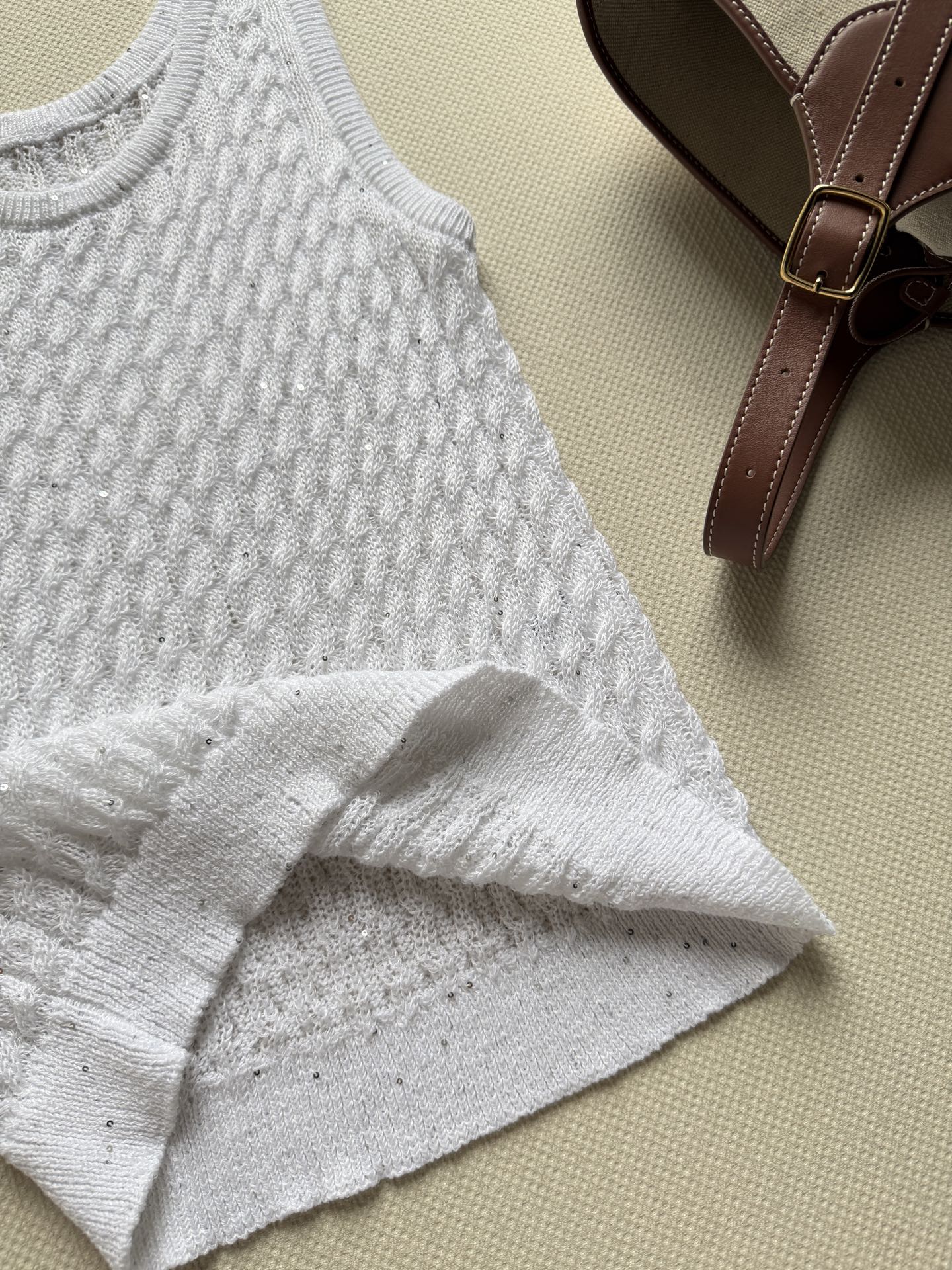 Brunello Cucinelli 🆕94%亚麻+6%尼龙混纺面料，天然亚麻自带干爽透气属性，夏天穿不