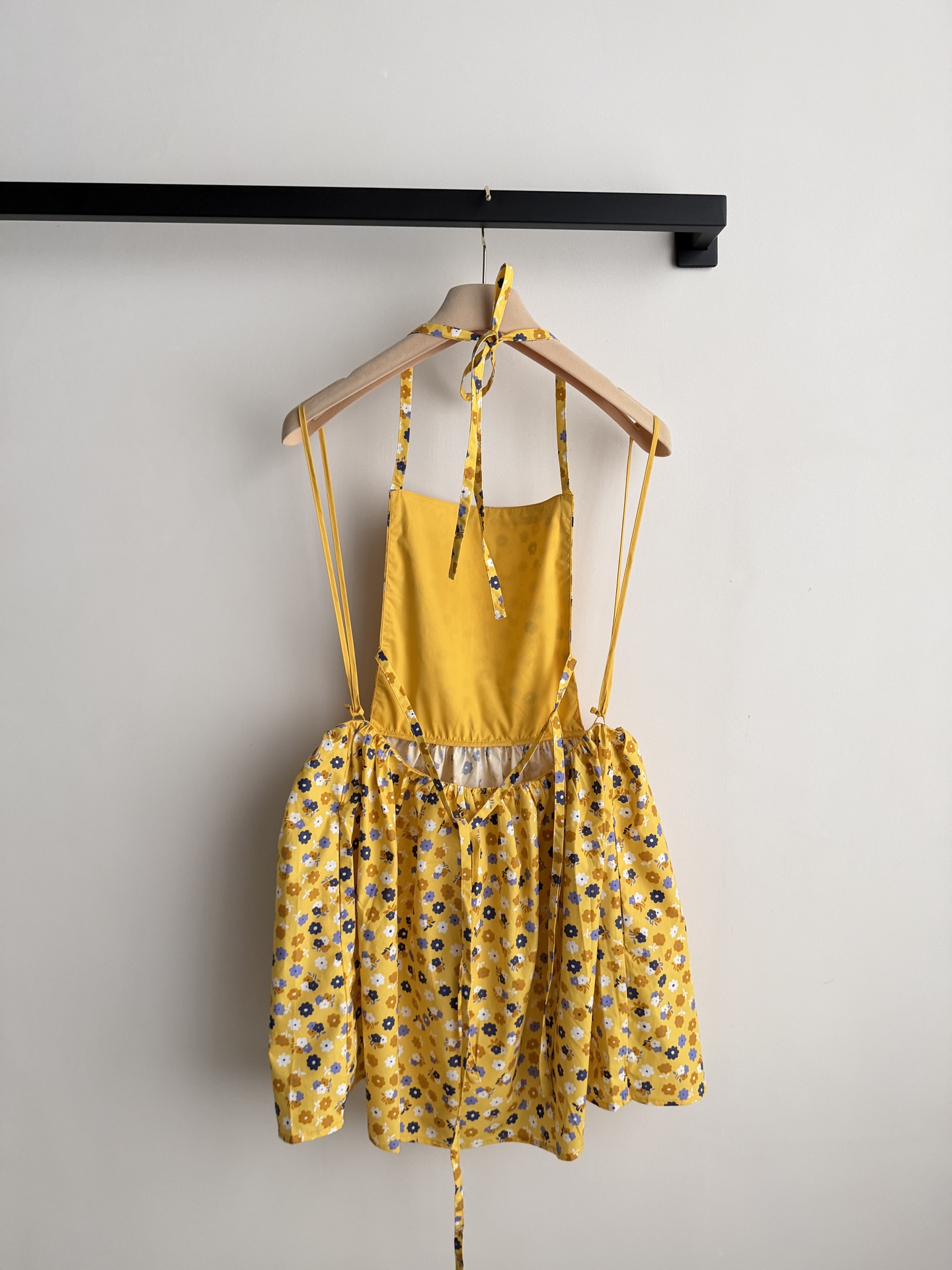 𝐌𝐢𝐮𝐌𝐢*🆕26new🪄黄色碎花绑带背心连衣裙💛💛💛黄色碎花元素设计超有层次感✨府绸材质上身有质感！春
