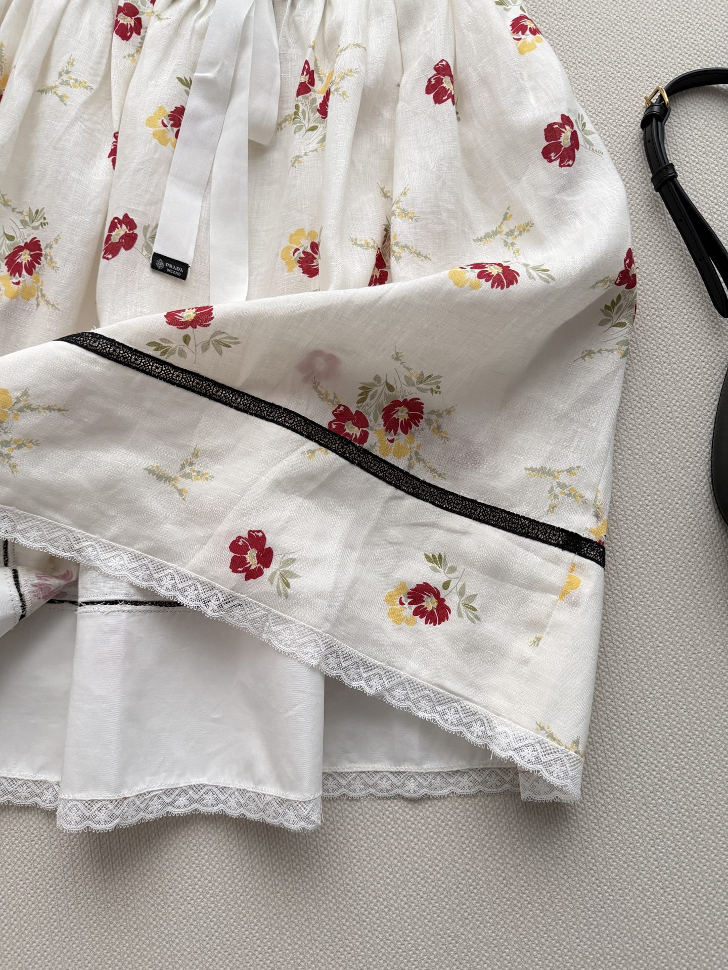 𝗣𝗿𝗮𝗱*🆕26🪄White Sun系列～蕾丝拼接碎花半裙💐💐💐奶白色亚麻面料，轻盈透气，春夏穿超舒服！