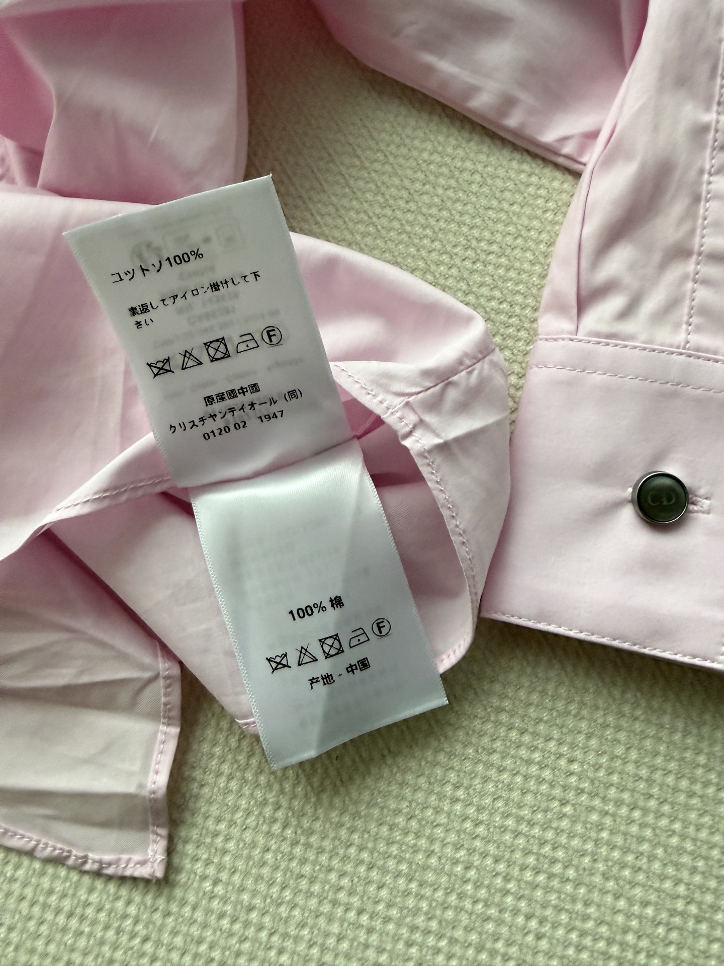 𝐃𝐢𝐨*🆕26new🪄刺绣徽标下摆绑带短款衬衫🩷🩷🌸正肩短款版型搭配兔耳造型的绑带，整体造型精致大气又带