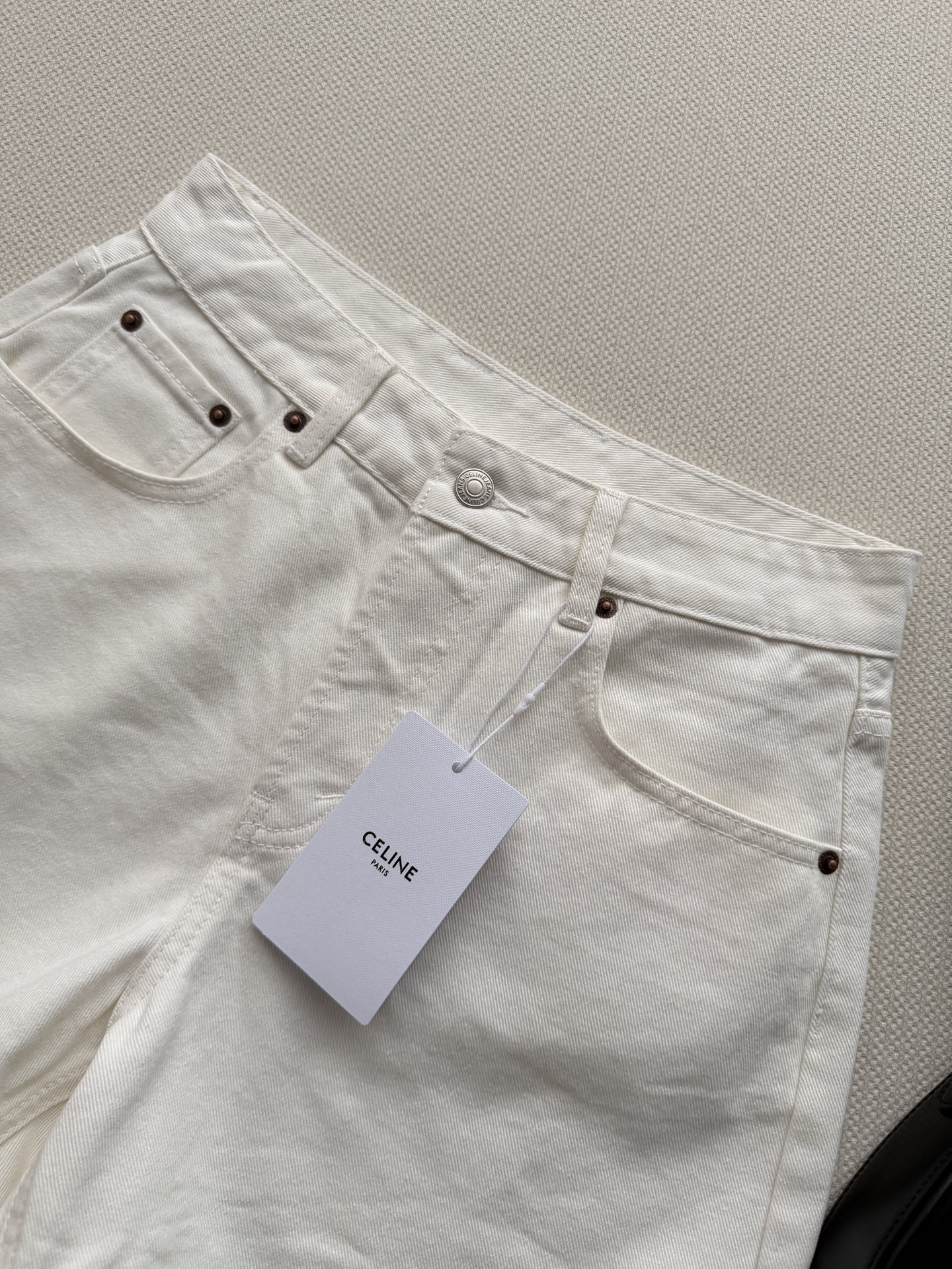 Celin*🆕春夏新款皮牌设计女士两色短裤选用纯棉牛仔面料，定制五金，双重酵素洗水固色做工精细，高端品质