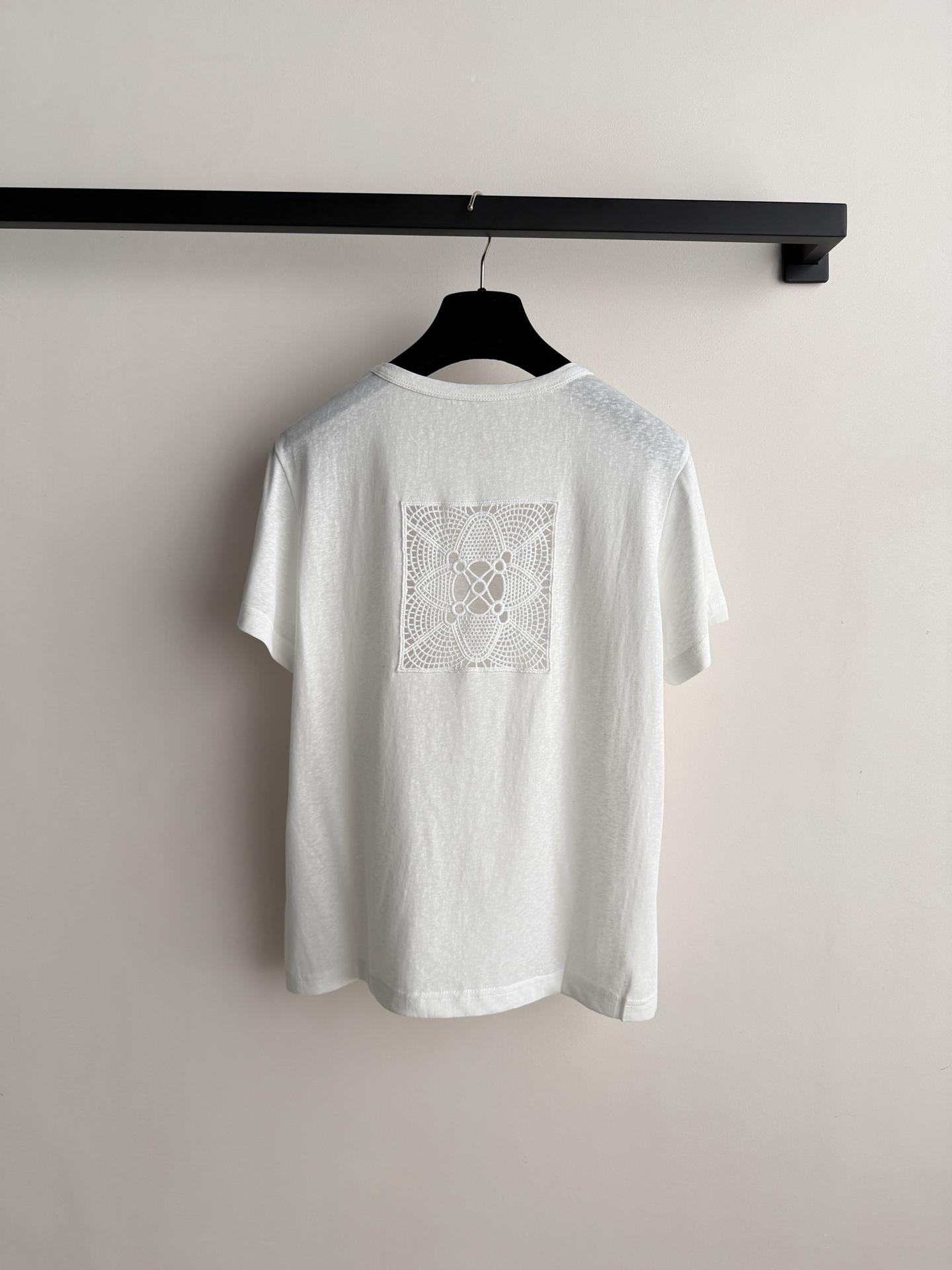 Chane*🆕新款，天丝棉夏日必备神器，清透凉爽面料，后背镂空蕾丝提花ＳＭＬ.