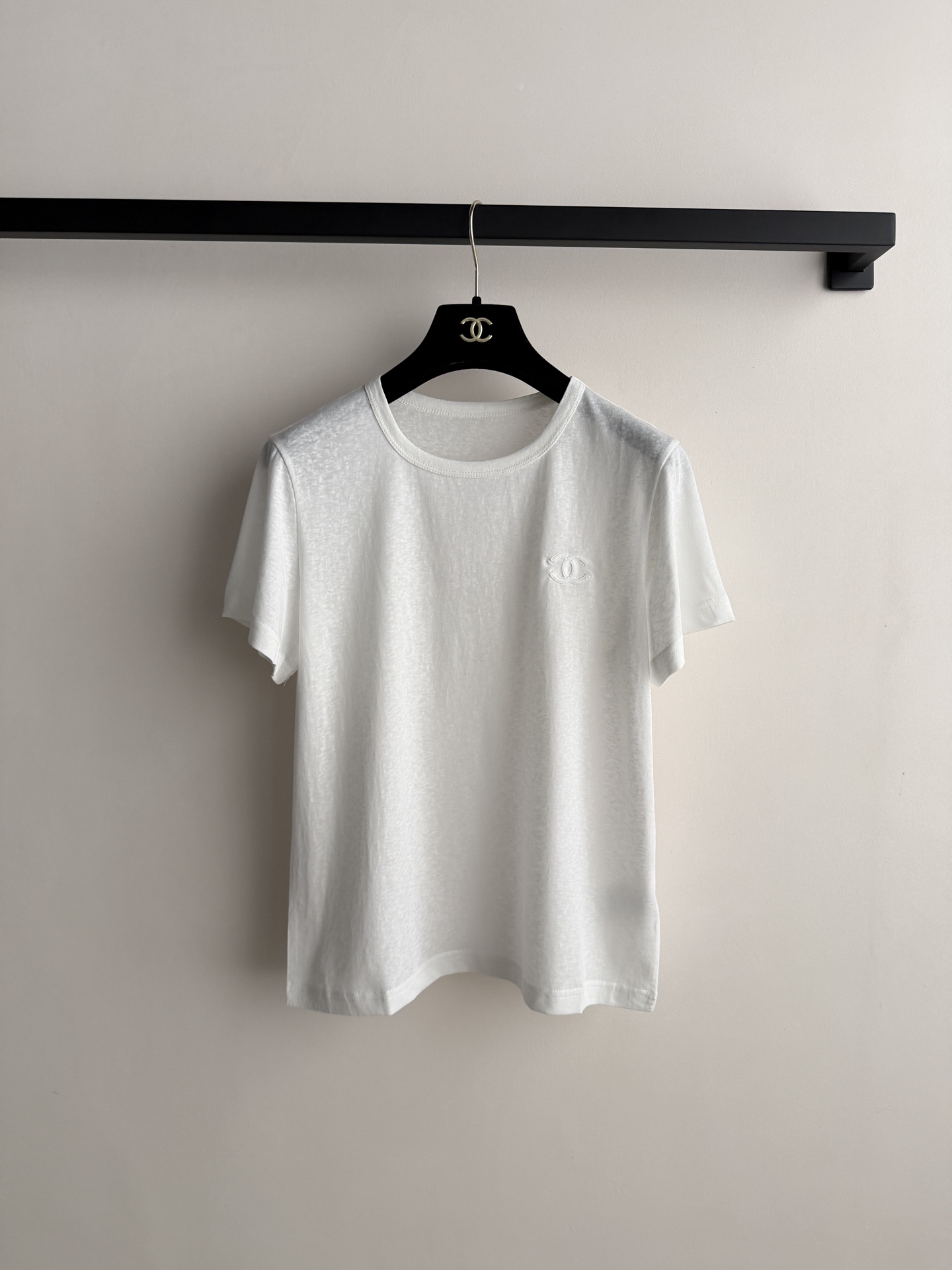 Chane*🆕新款，天丝棉夏日必备神器，清透凉爽面料，后背镂空蕾丝提花ＳＭＬ.