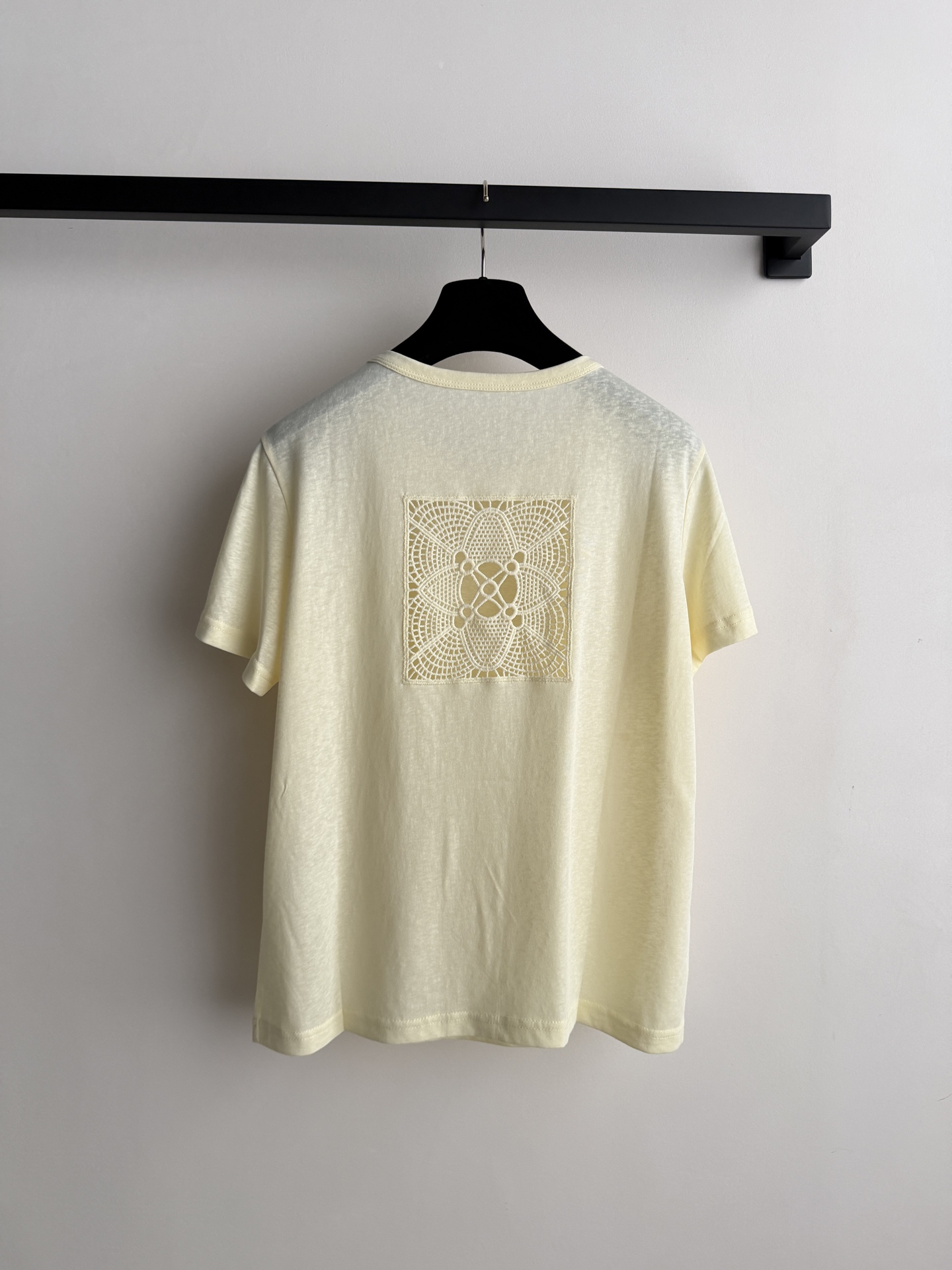 Chane*🆕新款，天丝棉夏日必备神器，清透凉爽面料，后背镂空蕾丝提花ＳＭＬ.