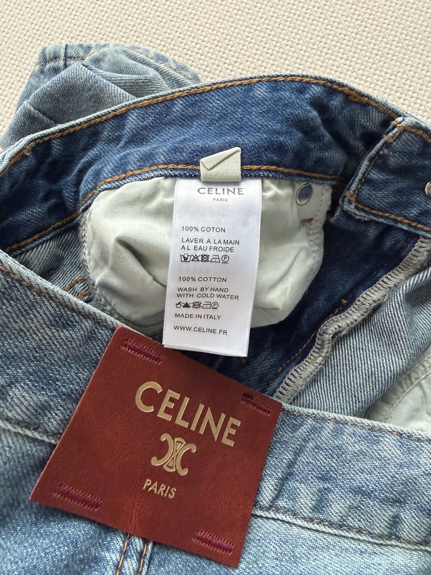 Celin*🆕春夏新款皮牌设计女士两色短裤选用纯棉牛仔面料，定制五金，双重酵素洗水固色做工精细，高端品质