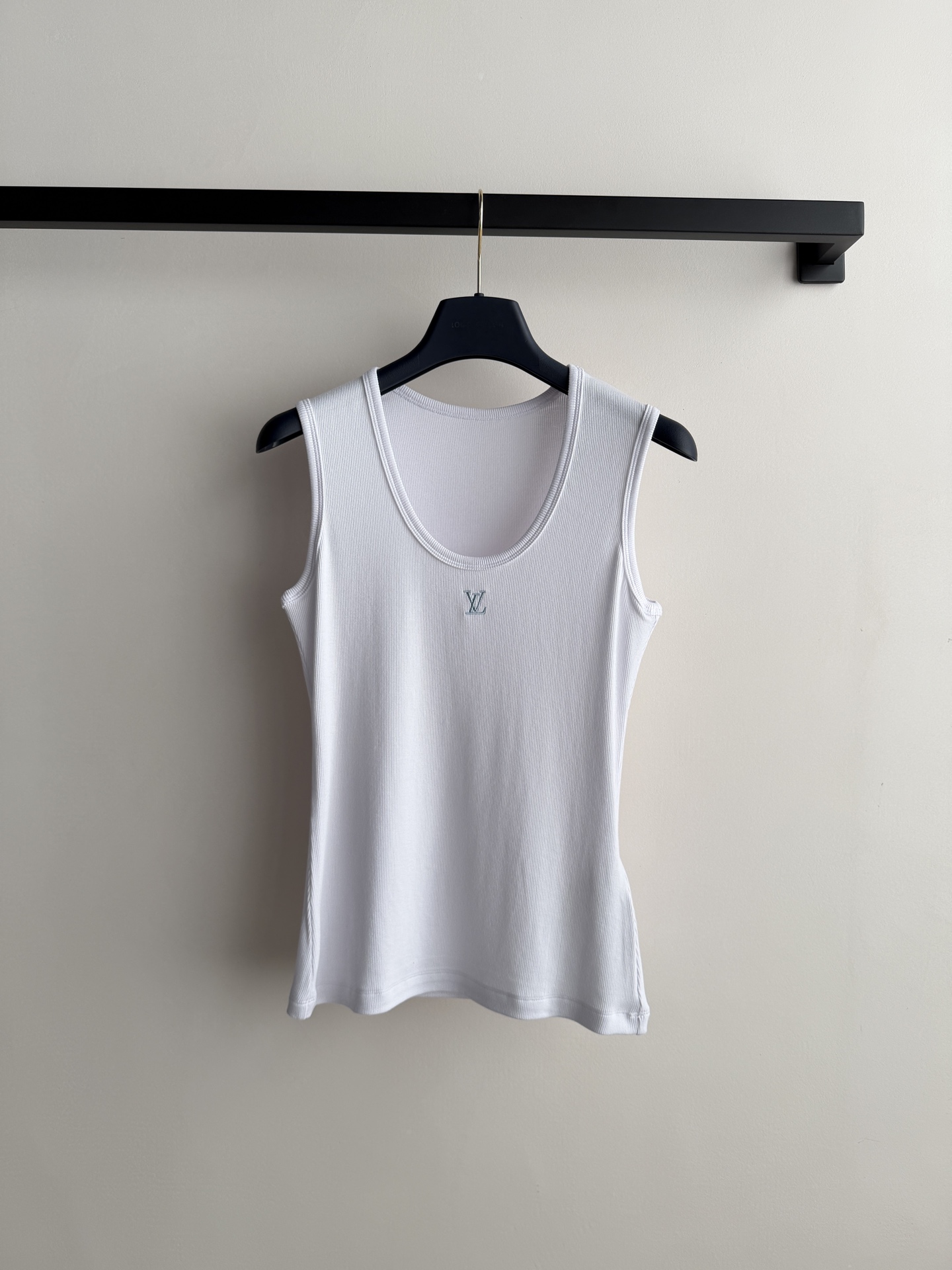 Louis Vuitto*🆕26SS早春新款 刺绣U领背心⚠独家开发！高版出品！甄选重磅纯棉面料，软糯透