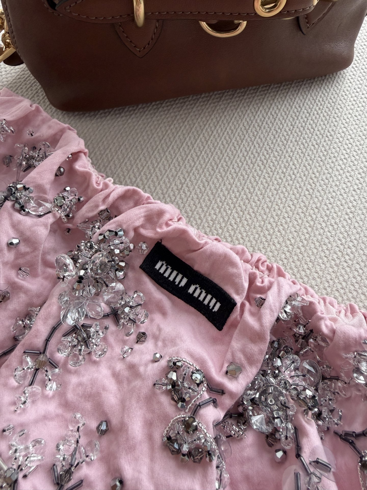 𝐌𝐢𝐮𝐌𝐢*26new🪄高定秀款重工钉珠裹胸🩷🩷🌸上身真的太美了！自带减龄精致感的穿搭闭眼入不出错～自带