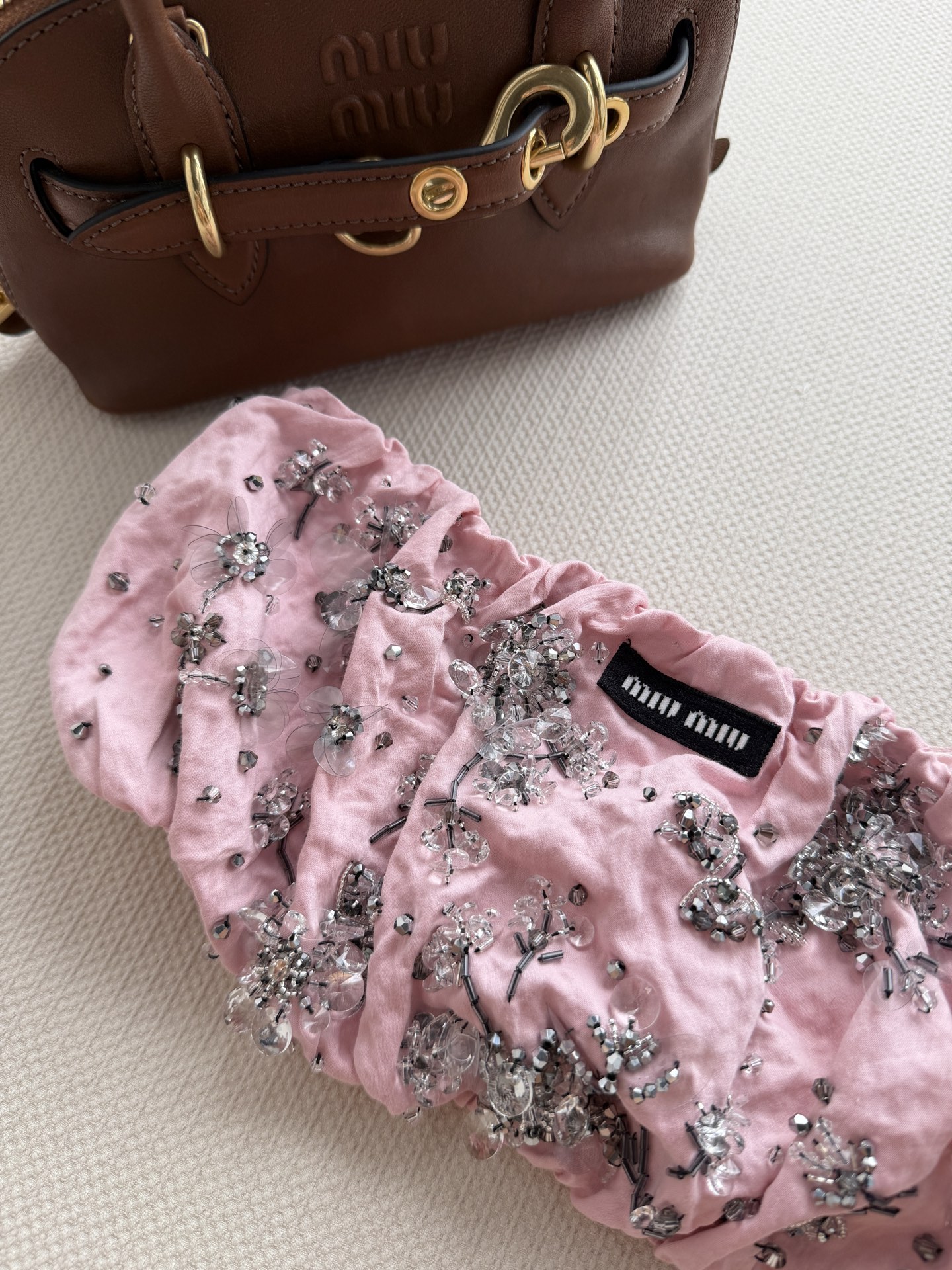 𝐌𝐢𝐮𝐌𝐢*26new🪄高定秀款重工钉珠裹胸🩷🩷🌸上身真的太美了！自带减龄精致感的穿搭闭眼入不出错～自带