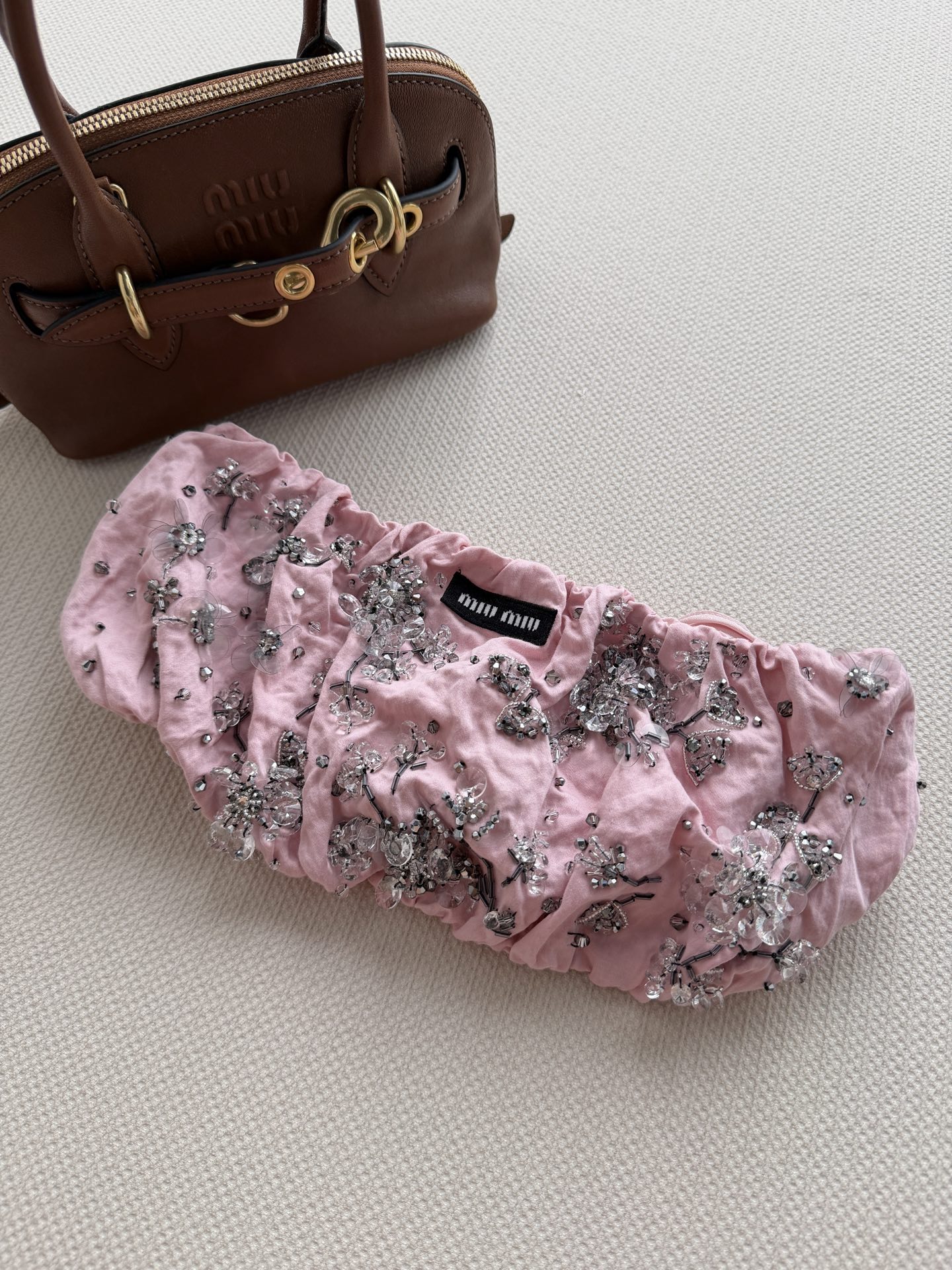 𝐌𝐢𝐮𝐌𝐢*26new🪄高定秀款重工钉珠裹胸🩷🩷🌸上身真的太美了！自带减龄精致感的穿搭闭眼入不出错～自带