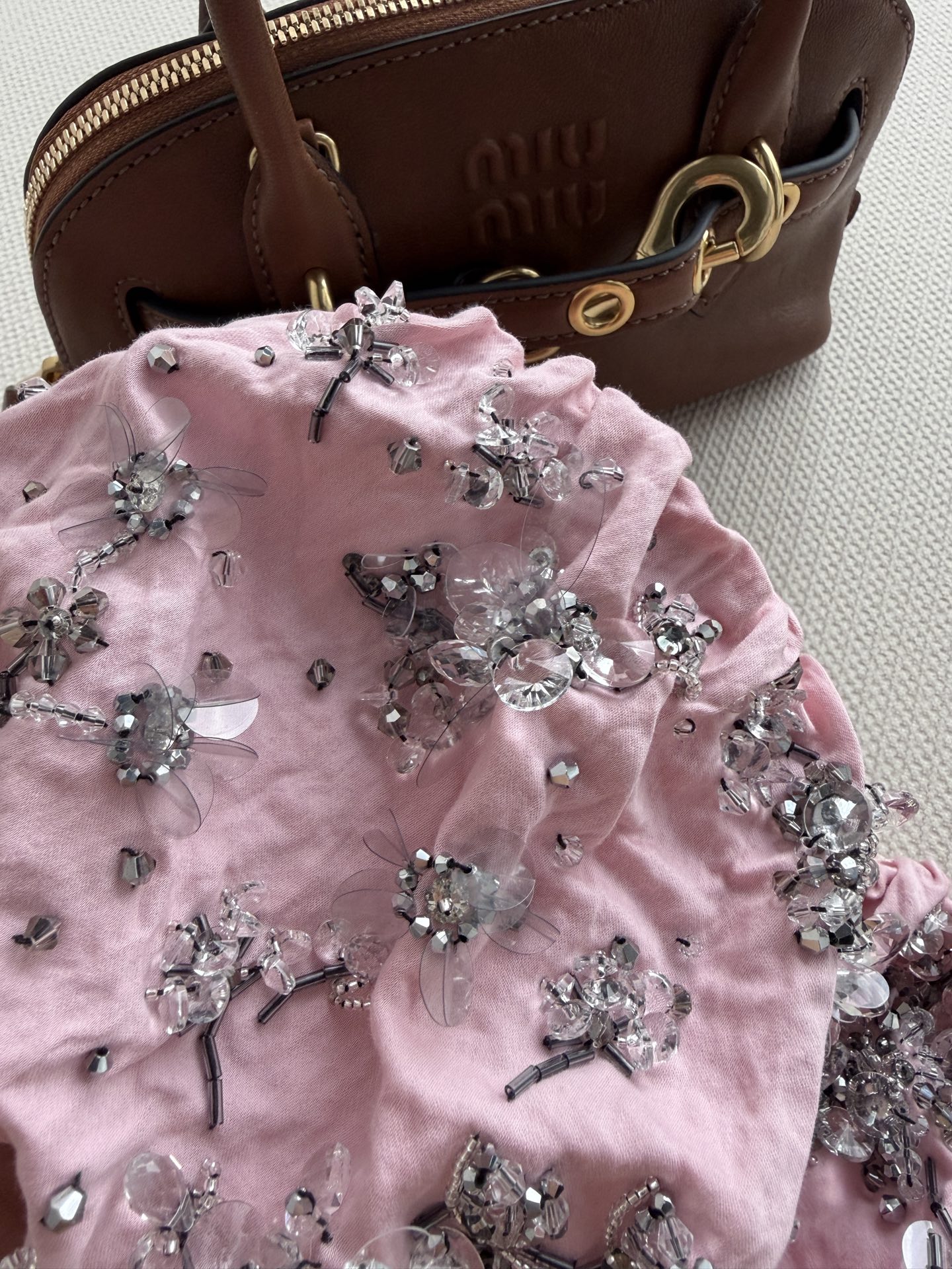 𝐌𝐢𝐮𝐌𝐢*26new🪄高定秀款重工钉珠裹胸🩷🩷🌸上身真的太美了！自带减龄精致感的穿搭闭眼入不出错～自带