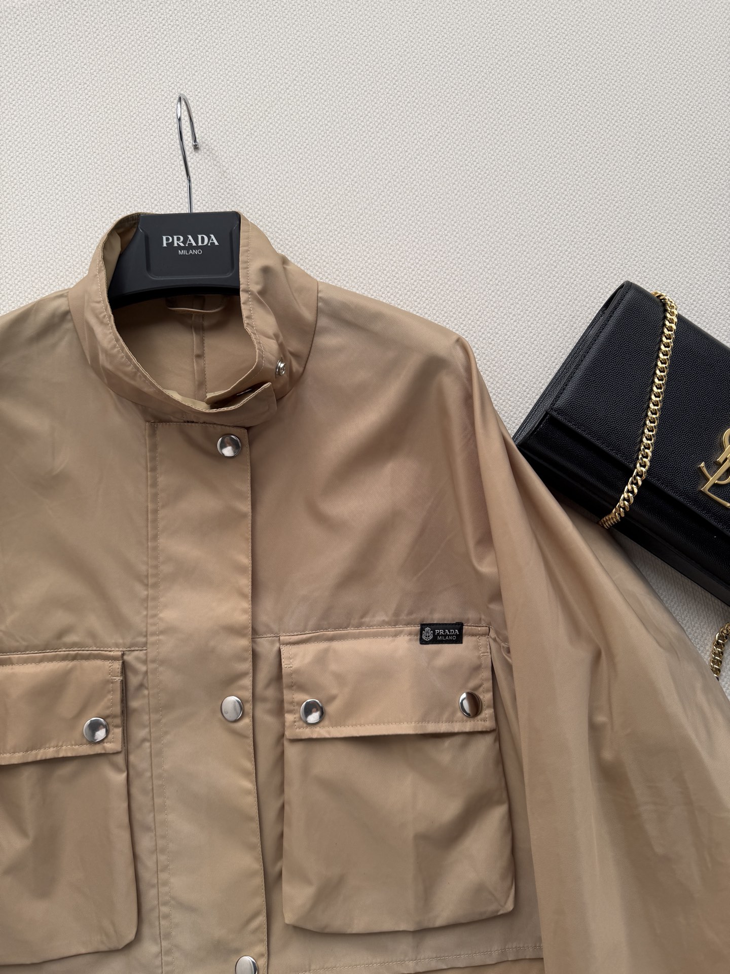 Prad*🆕26Ss早春新款 三角标立领拉链夹克外套丨⚠独家yb开发！顶级高版出品！甄选光泽感尼龙面料，