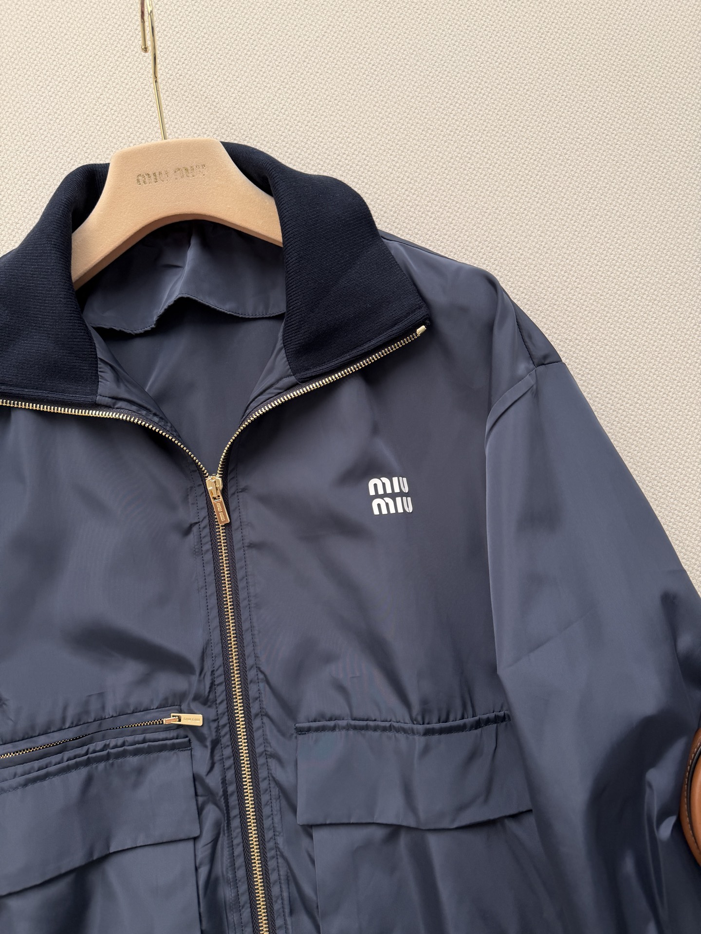 miumi*🆕26春夏新品 将学院风与运动风完美融合，标志性刺绣logo，自带品牌辨识度，甜酷感拉满 高