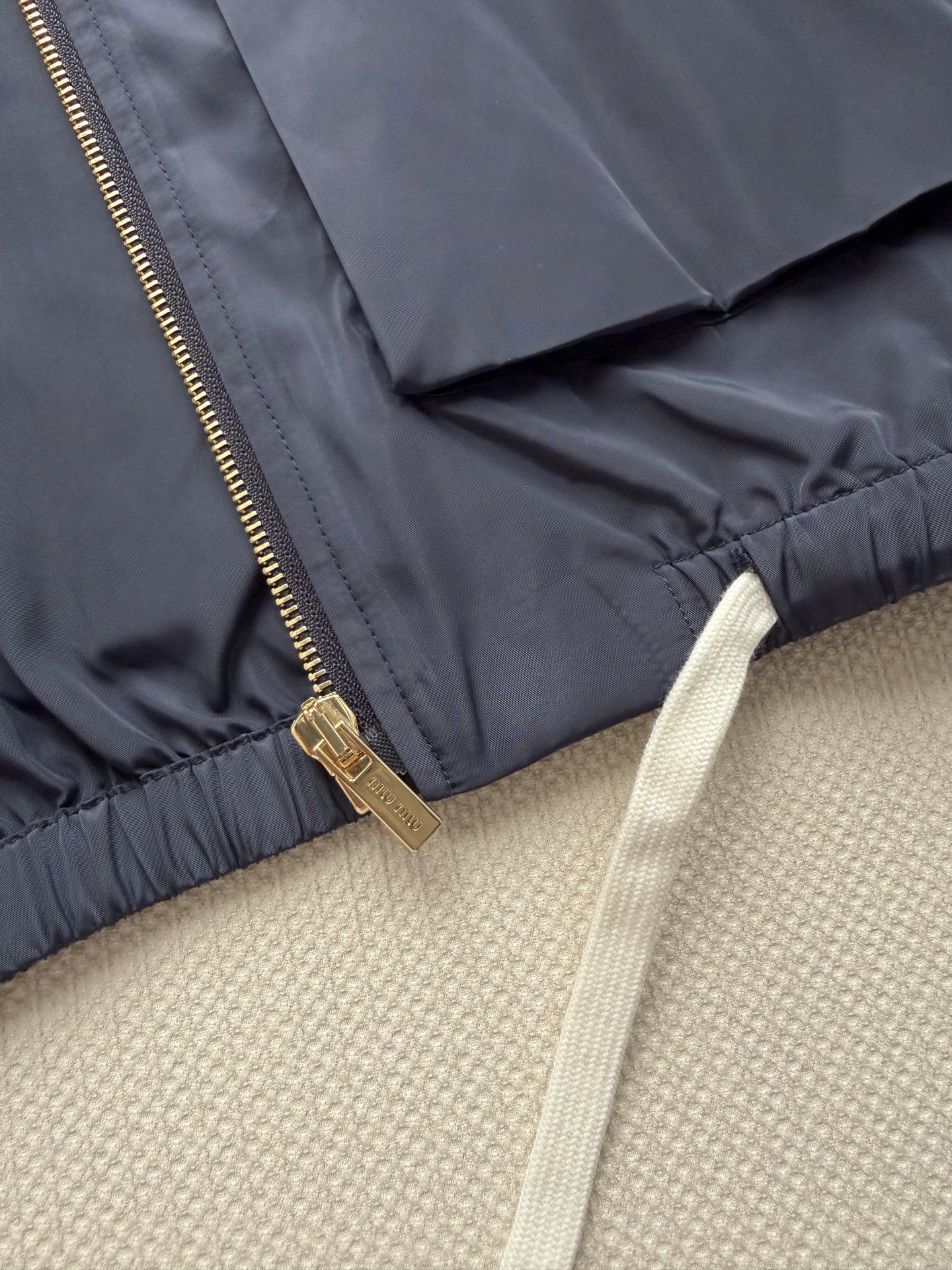 miumi*🆕26春夏新品 将学院风与运动风完美融合，标志性刺绣logo，自带品牌辨识度，甜酷感拉满 高
