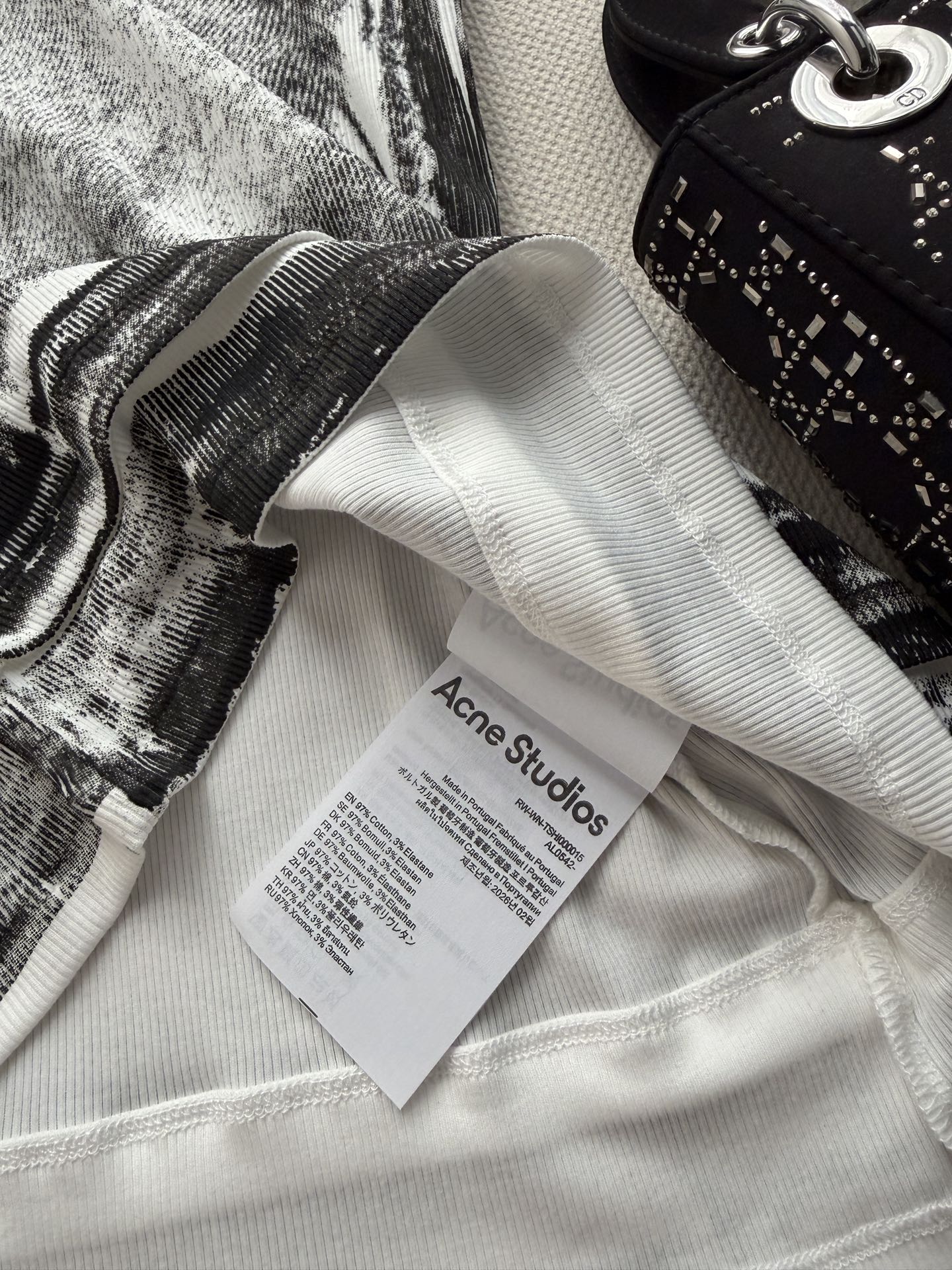 Acne Studios🆕这款做旧背心，采用精棉纱线，柔软亲肤又透气，弹力十足，穿着超舒适！浅棕+银灰晕