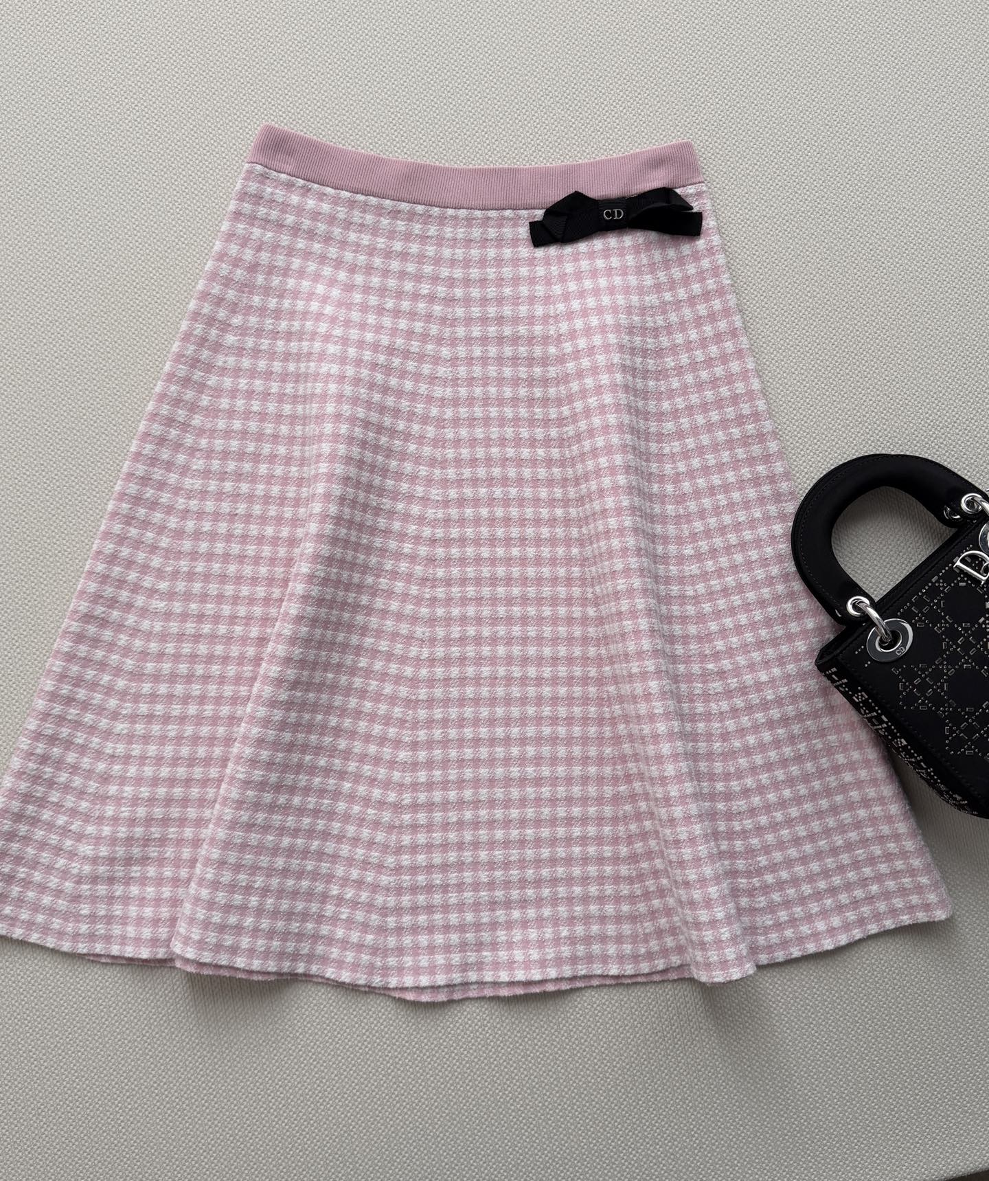 𝐃𝐢𝐨*🆕26new🪄樱花粉蝴蝶结千鸟格半裙🌸🎀〰️以复古格纹元素为主调，打造出兼具时尚感与复古氛围的穿