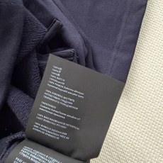 Miu Mi*🆕经典款短袖Polo衫,以复古学院风的笔触重新勾勒出夏日的松弛与精致✨。甄选质感优越的珠地 Miu Mi*🆕经典款短袖Polo衫,以复古学院风的笔触重新勾勒出夏日的松弛与精致✨。甄选质感优越的珠地