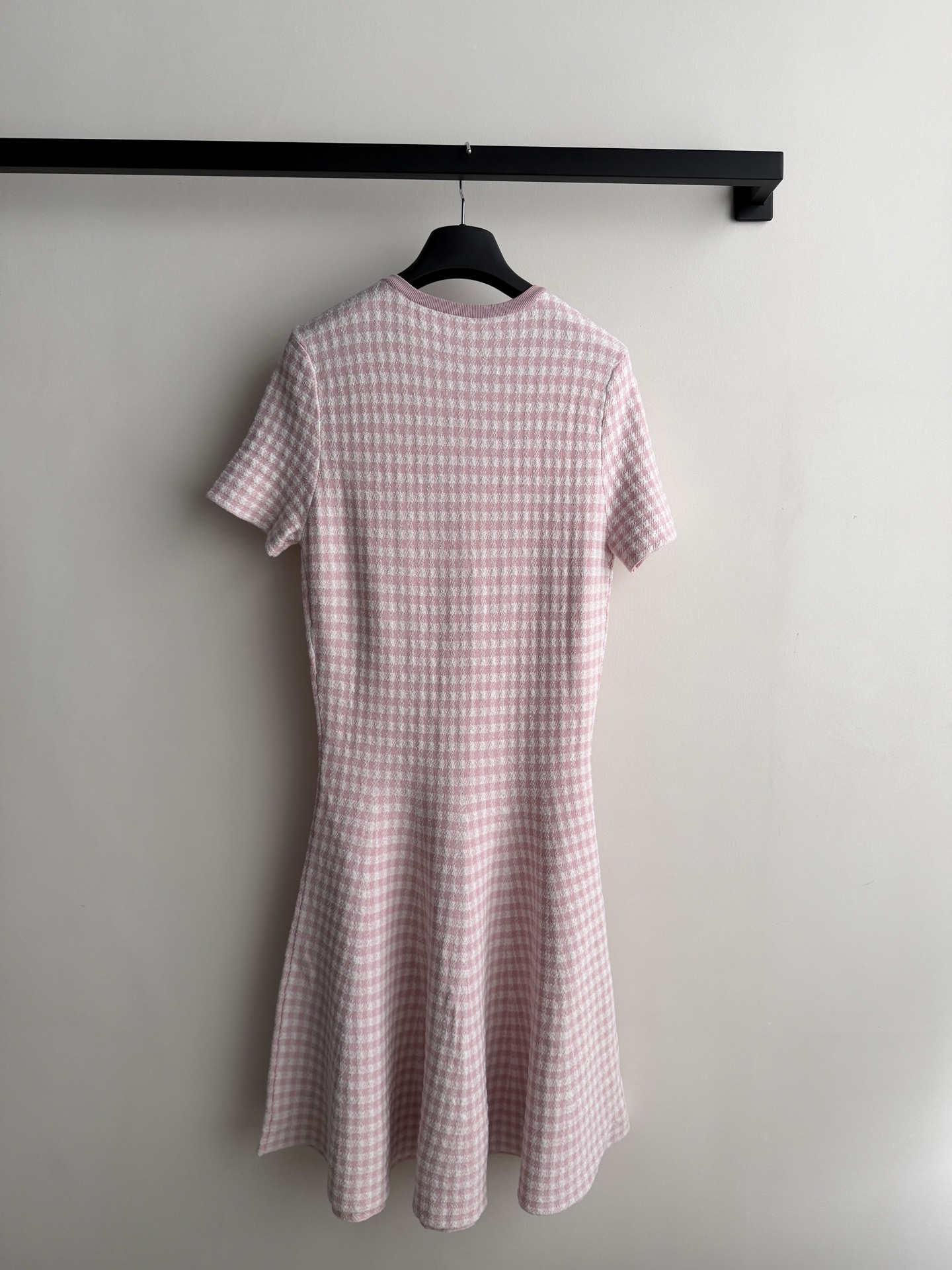 𝐃𝐢𝐨*26new🪄樱花粉蝴蝶结千鸟格连衣裙🌸🎀〰️以复古格纹元素为主调，打造出兼具时尚感与复古氛围的穿