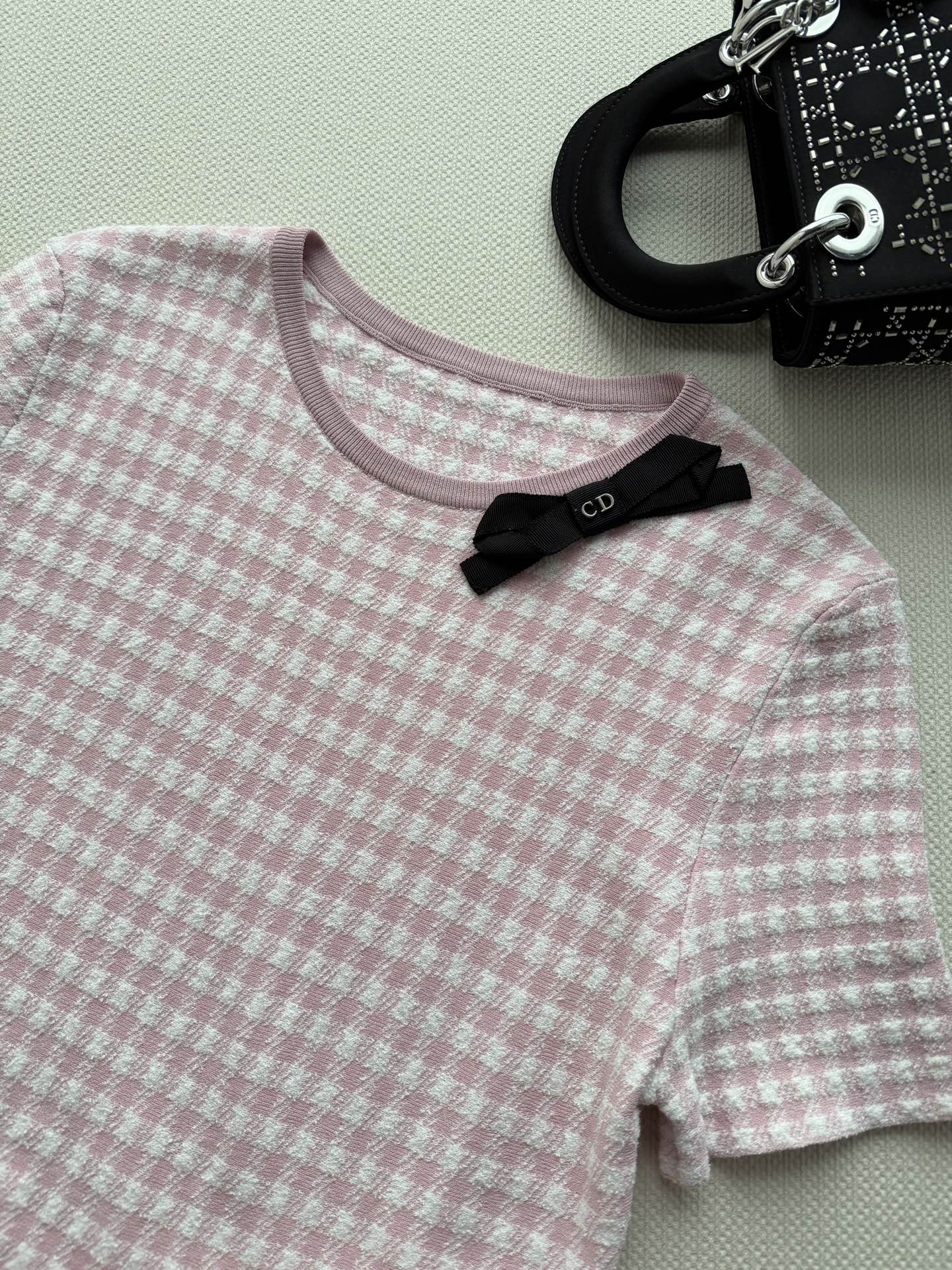 𝐃𝐢𝐨*26new🪄樱花粉蝴蝶结千鸟格连衣裙🌸🎀〰️以复古格纹元素为主调，打造出兼具时尚感与复古氛围的穿