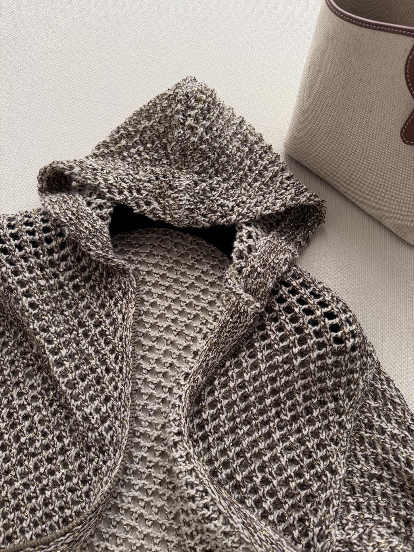 Brunello Cucinelli 26早春系列镂空亮片连帽开衫，混色纱线+高密度亮片，低调闪耀超有质